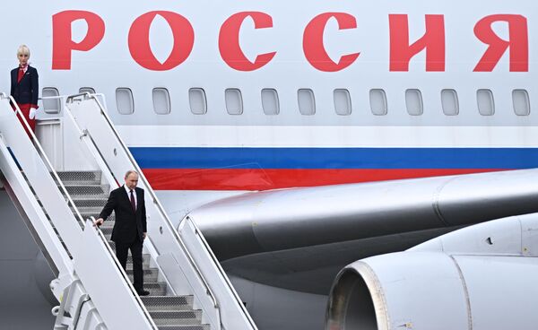 Красная дорожка и рукопожатие: Путин и Трамп встретились на Аляске - 16.08.2025, Sputnik Молдова