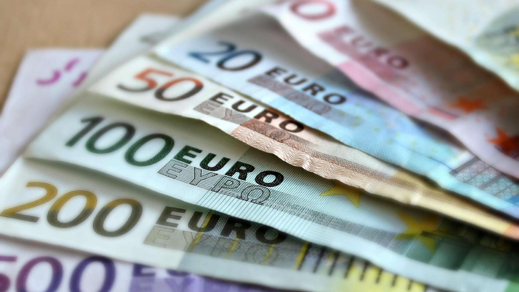 Mai puţini bani la bugetul UE 