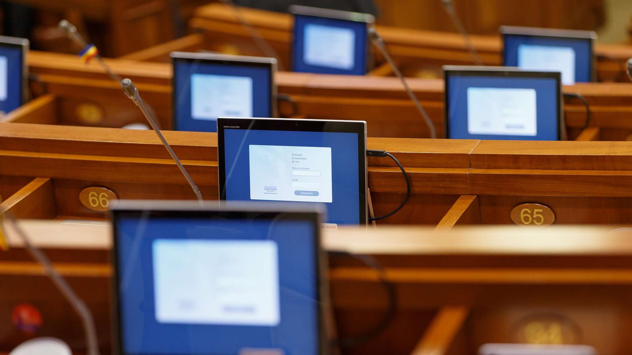 Центризбирком Молдовы распределил мандаты новоизбранных депутатов парламента 