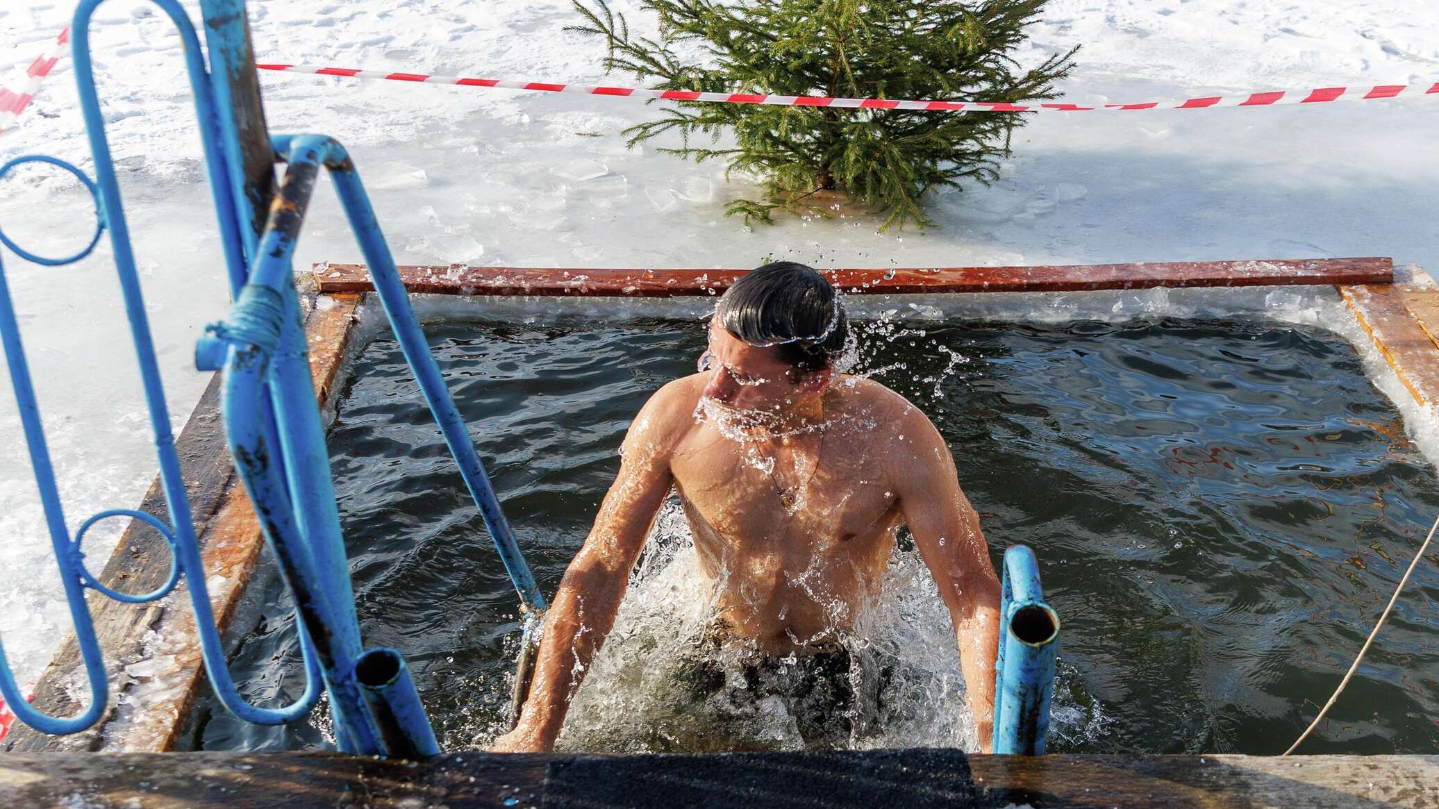 Крещение Господне: правда о святой воде и купании в проруби - 19.01.2026, Sputnik Молдова