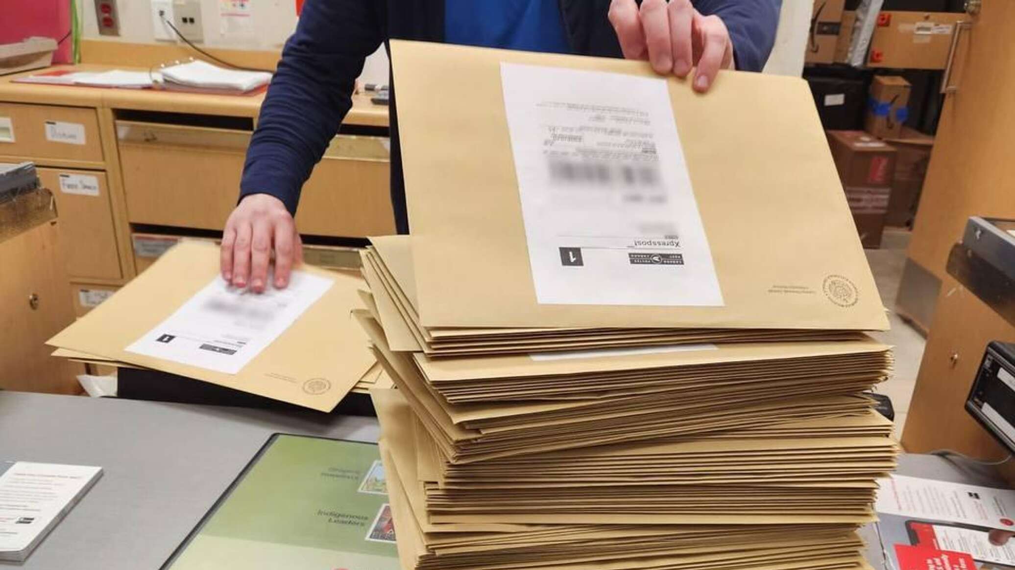 Peste 2.000 de persoane au folosit votul prin corespondență la aceste alegeri 