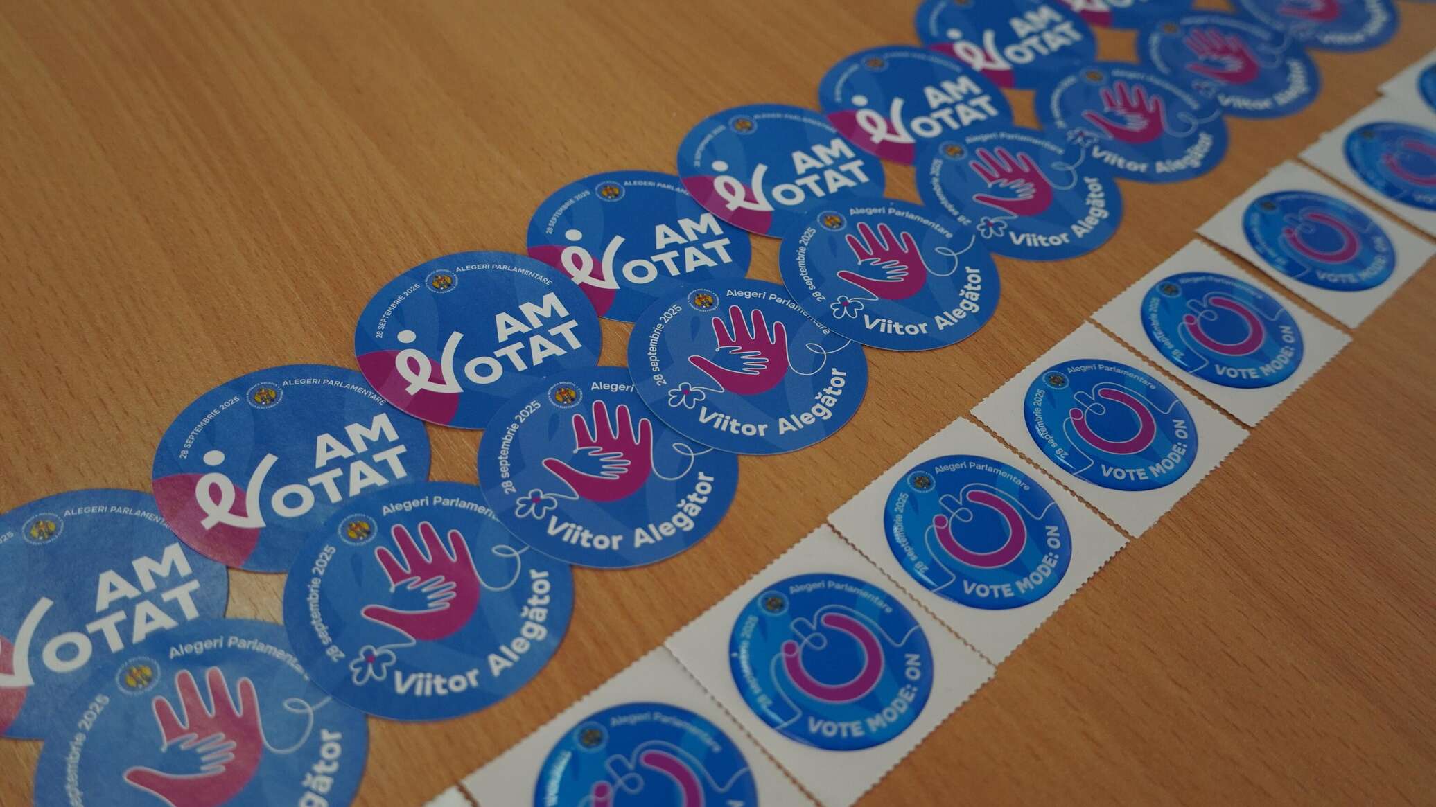 Электронные списки, наклейки и новые штампы ждут избирателей на участках для голосования 