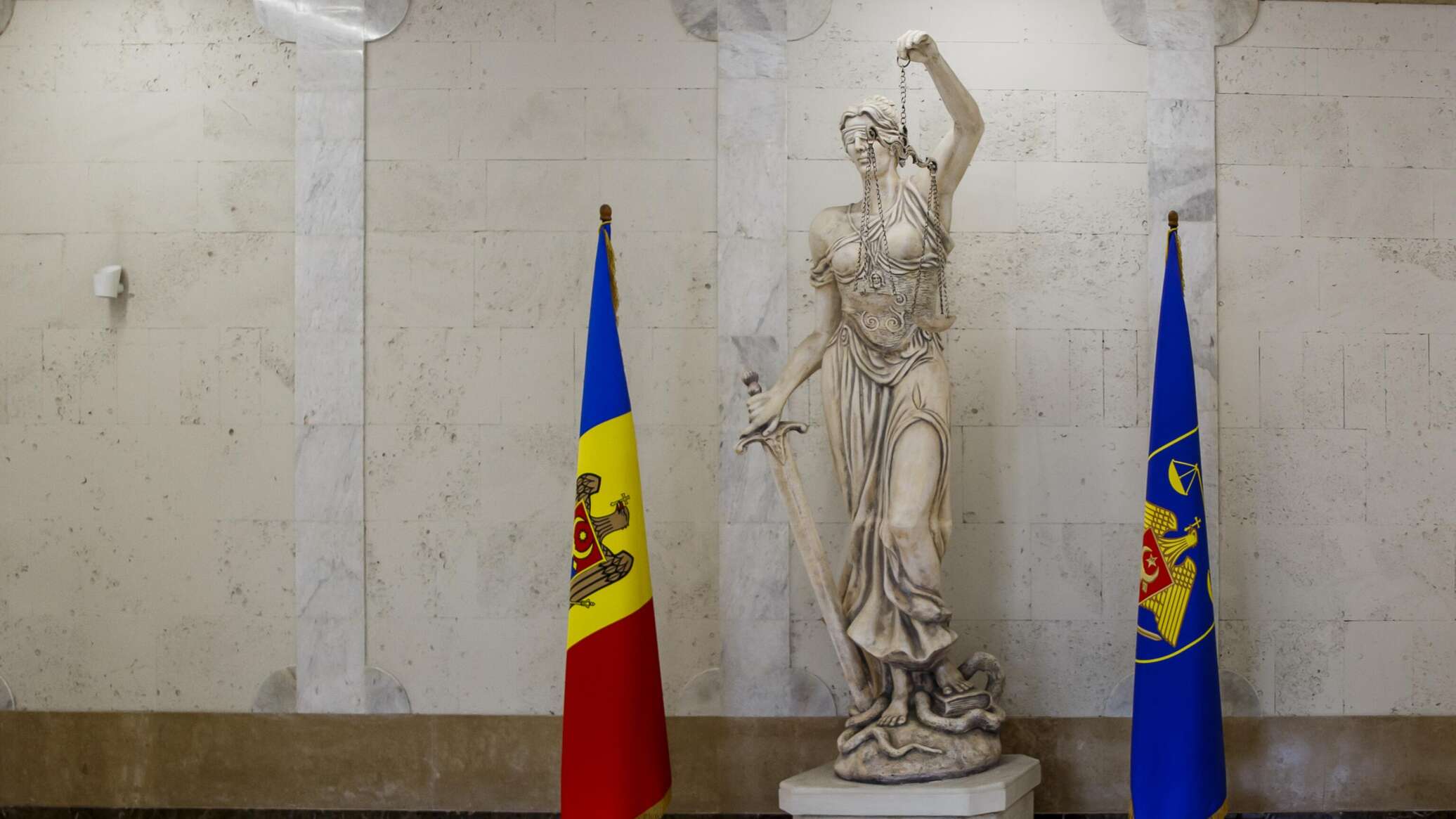 Noul procuror general își va prelua atribuțiile numai după verificarea de integritate 