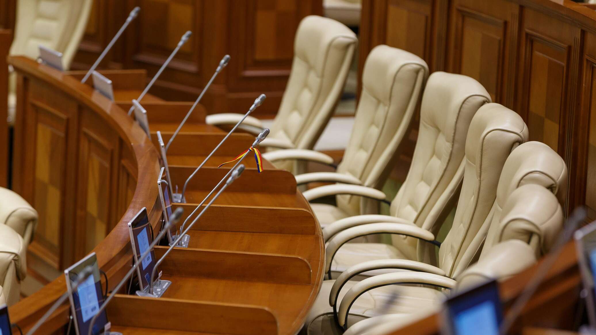 Как могут распределиться мандаты в будущем парламенте Молдовы: итоги соцопроса 