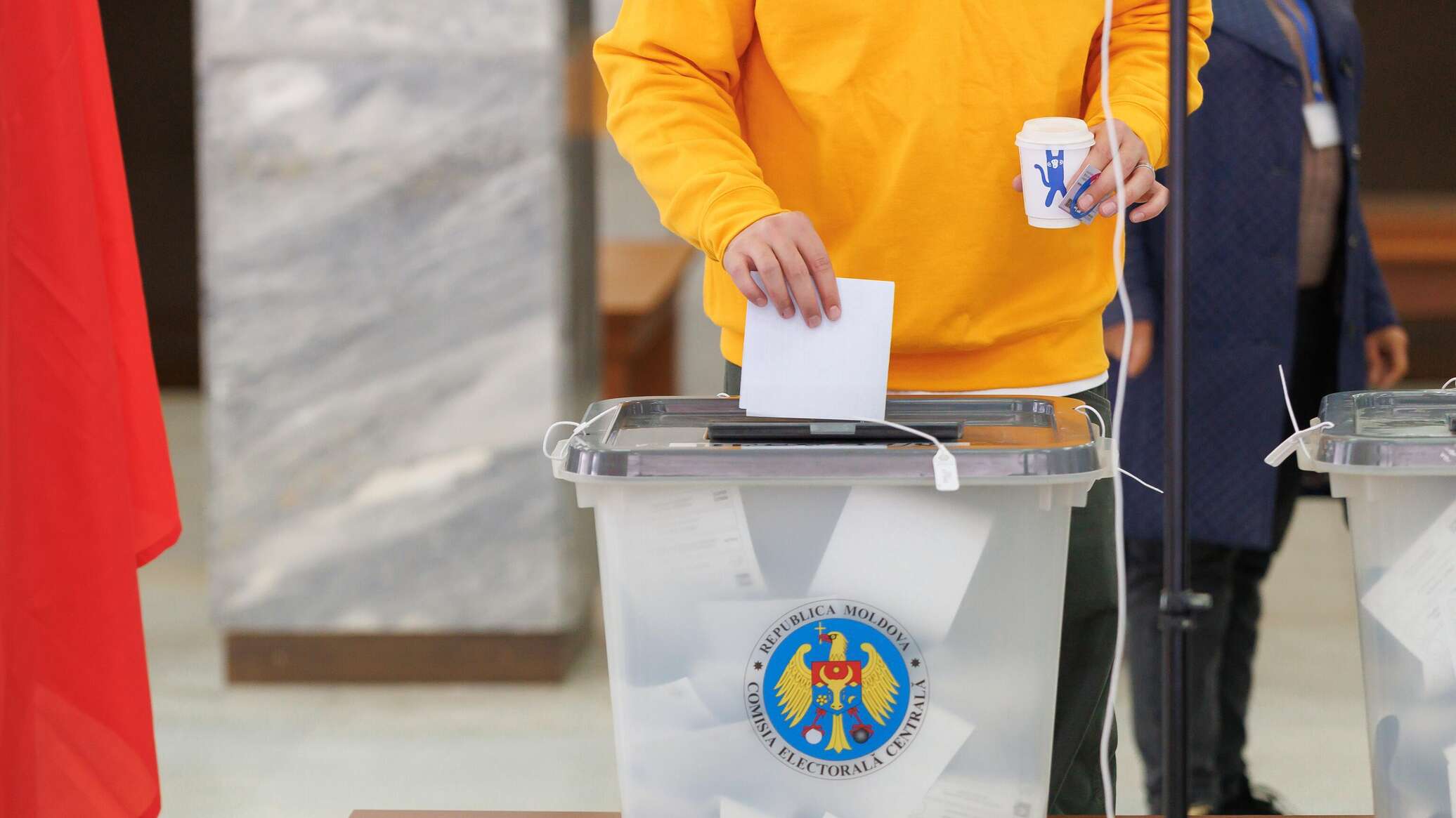 Votarea pentru alegerile parlamentare din Republica Moldova s