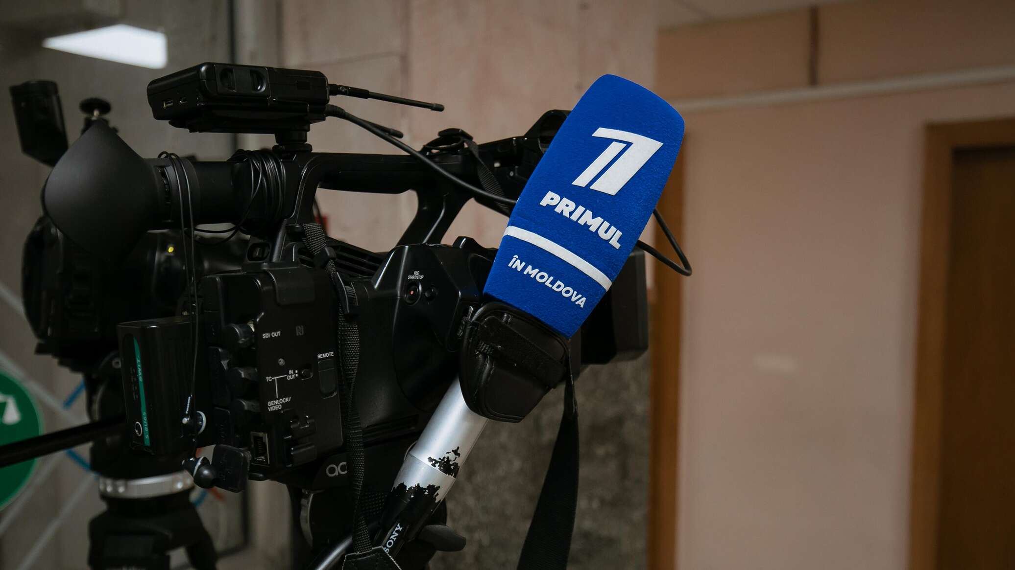 Силовики провели обыски в редакциях двух оппозиционных каналов 