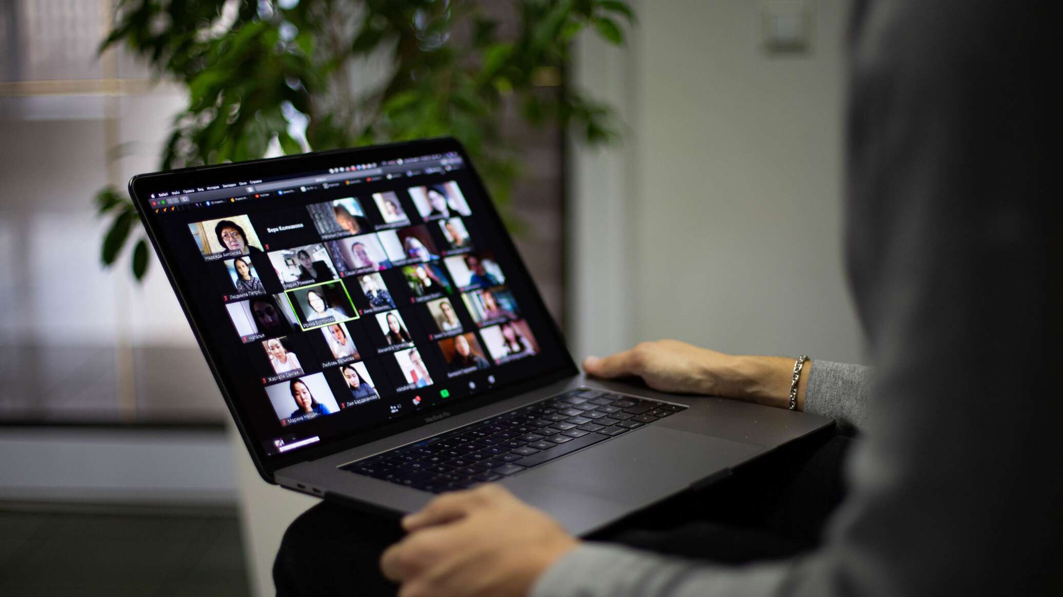 Guvernul a aprobat un plan de acțiuni privind protecția copiilor în mediul online 
