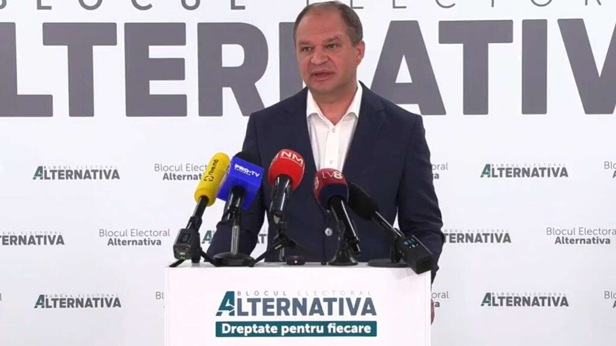 Блок "Альтернатива" призвал власть "прекратить истерику" 