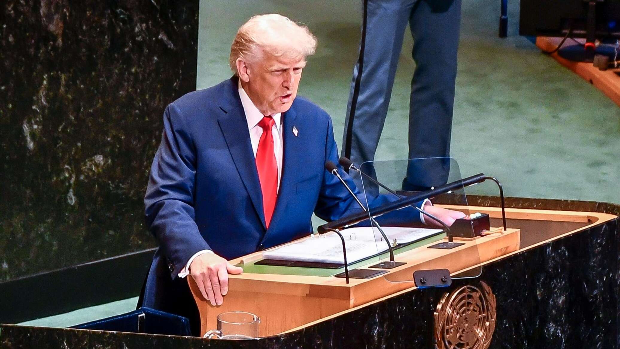 "Катитесь в ад". Чем Трамп пригрозил европейским союзникам 