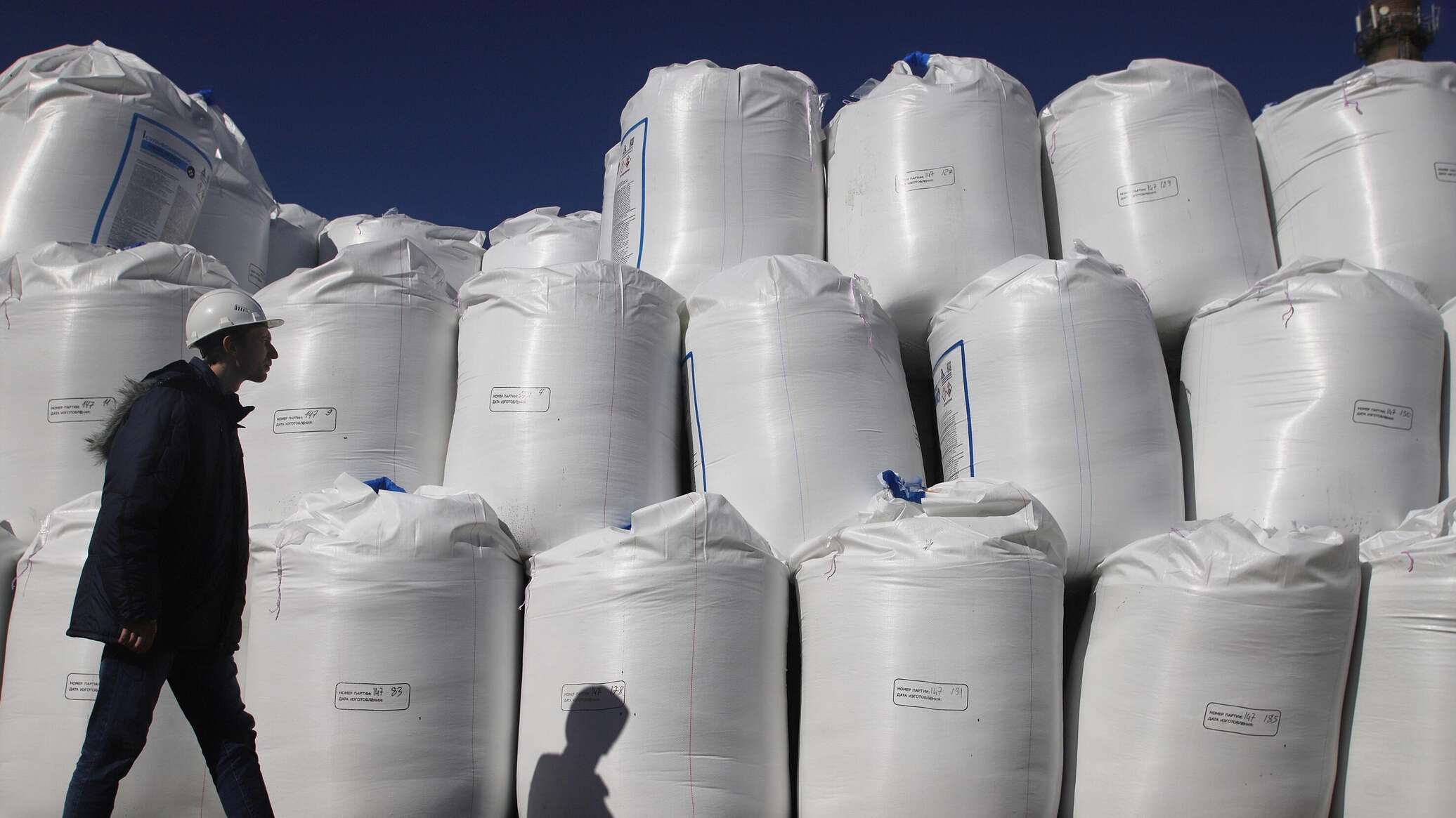 "Не газ и нефть": Европа скупила у Москвы стратегический ресурс 