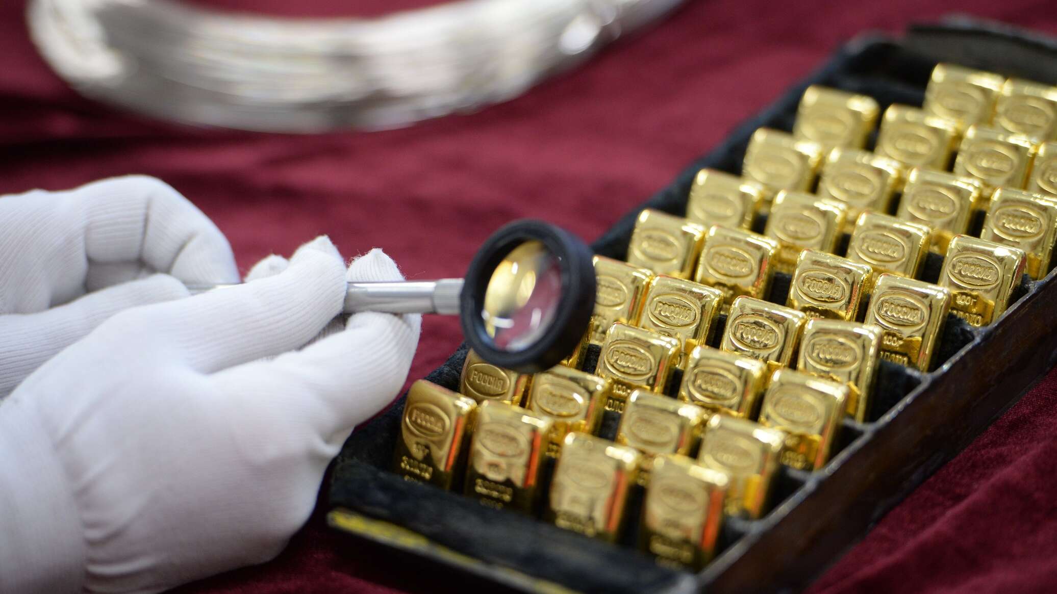 Золото помогает России и Китаю противостоять Западу 