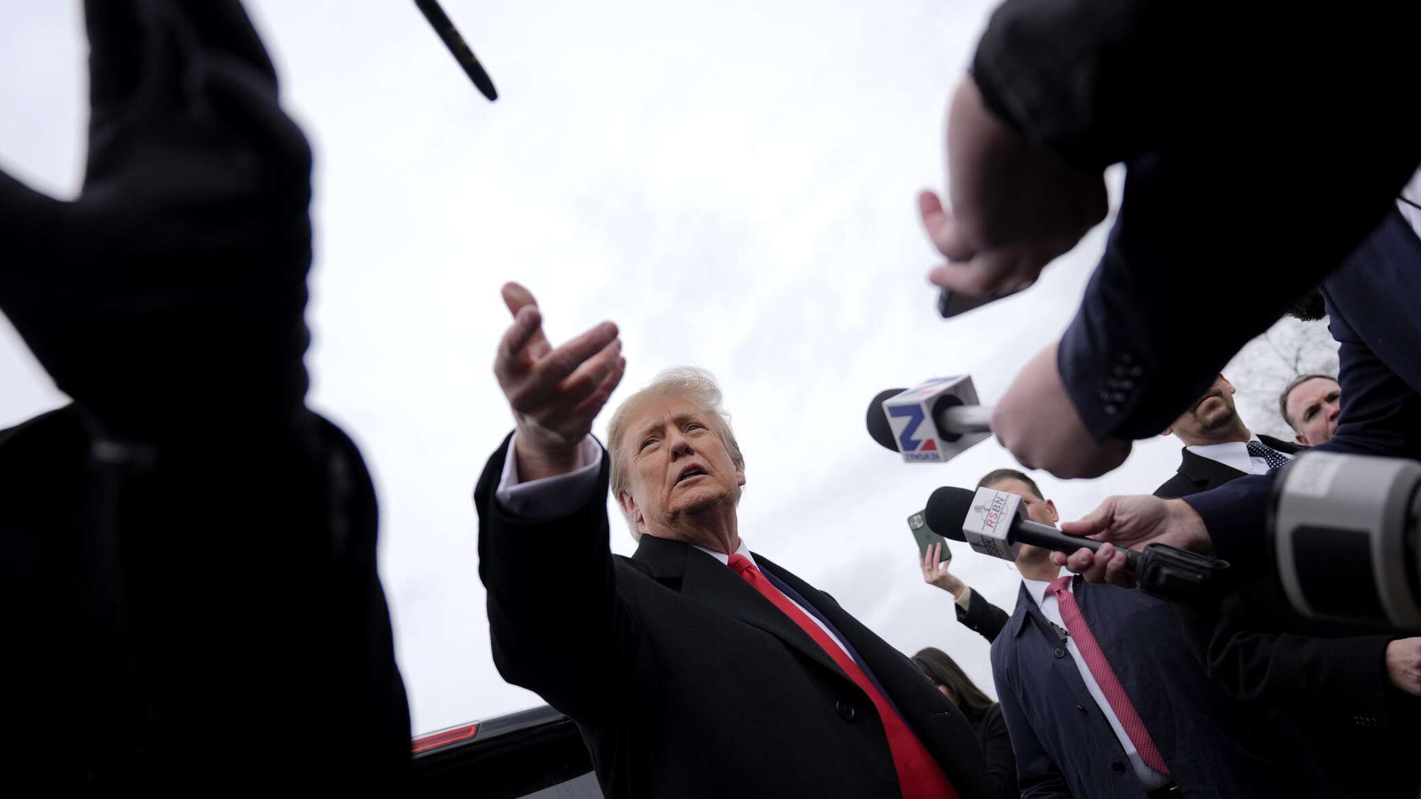 Накат, ромашка, блеф: не нужно путать тактику Трампа с его стратегией 