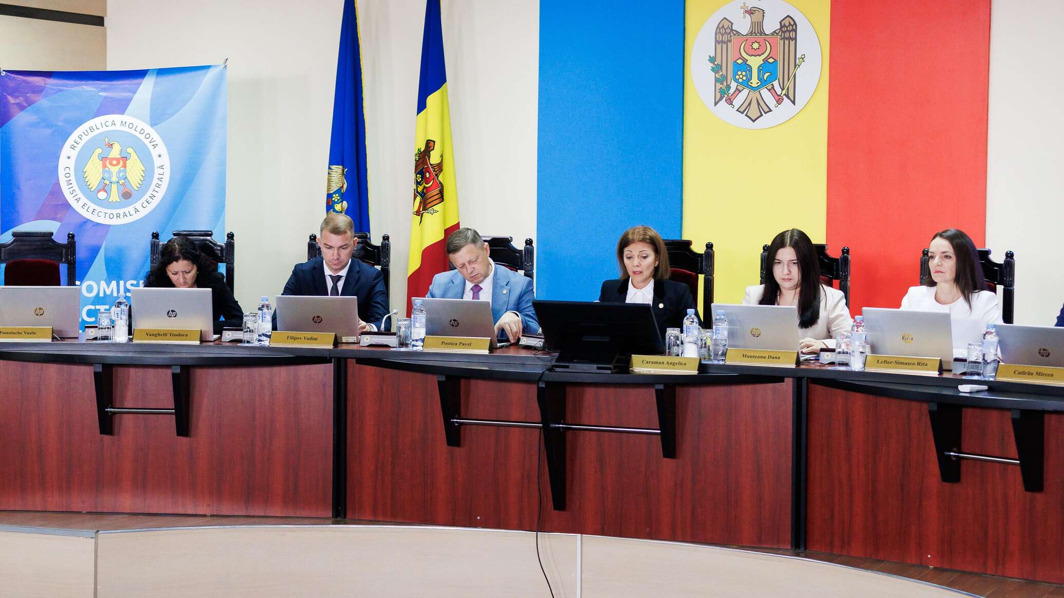 ЦИК начала комплексную проверку Патриотического блока и партии "Сердце Молдовы"  