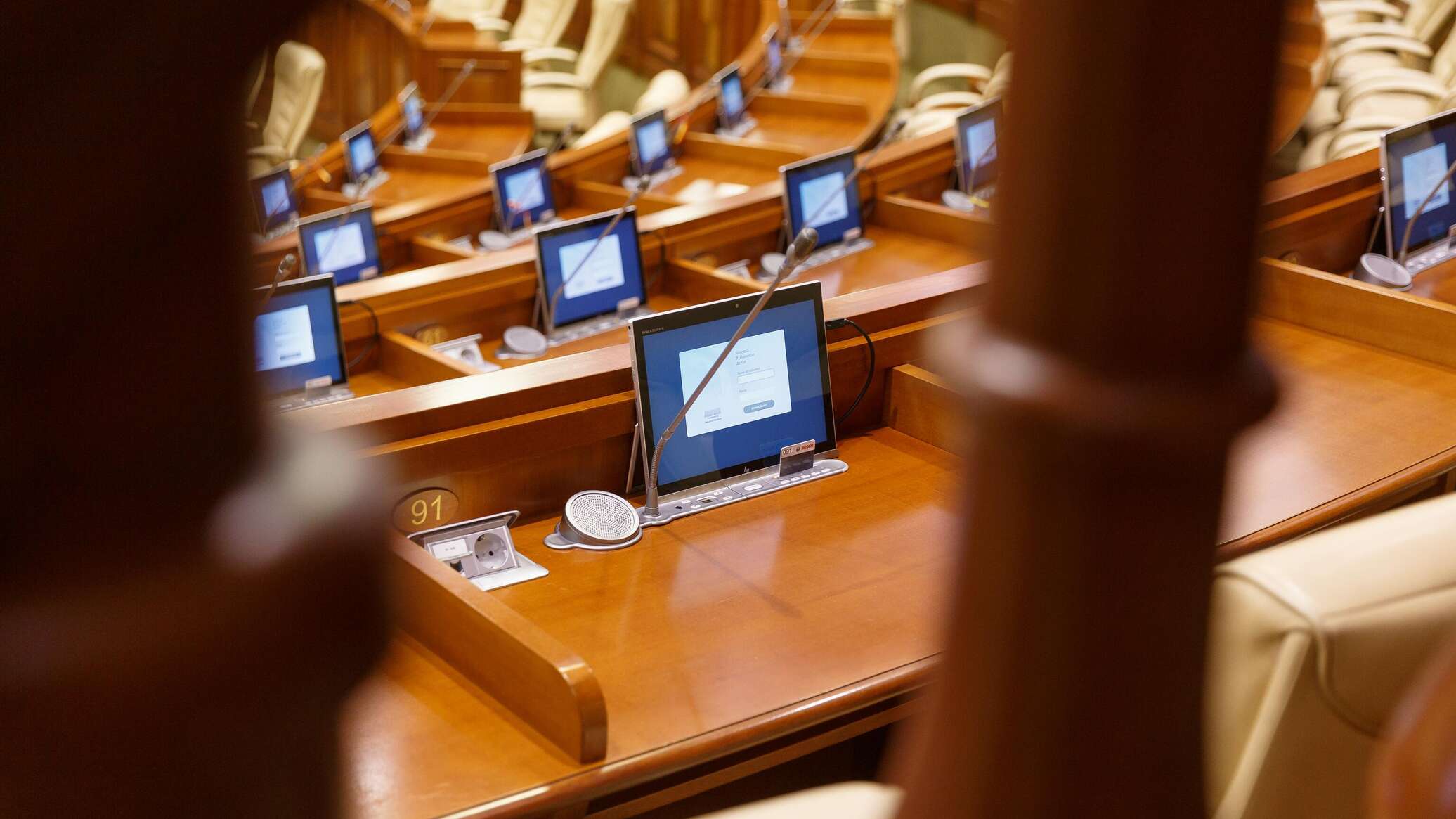 ЦИК предложит Конституционному суду признать действительными восемь мандатов депутатов