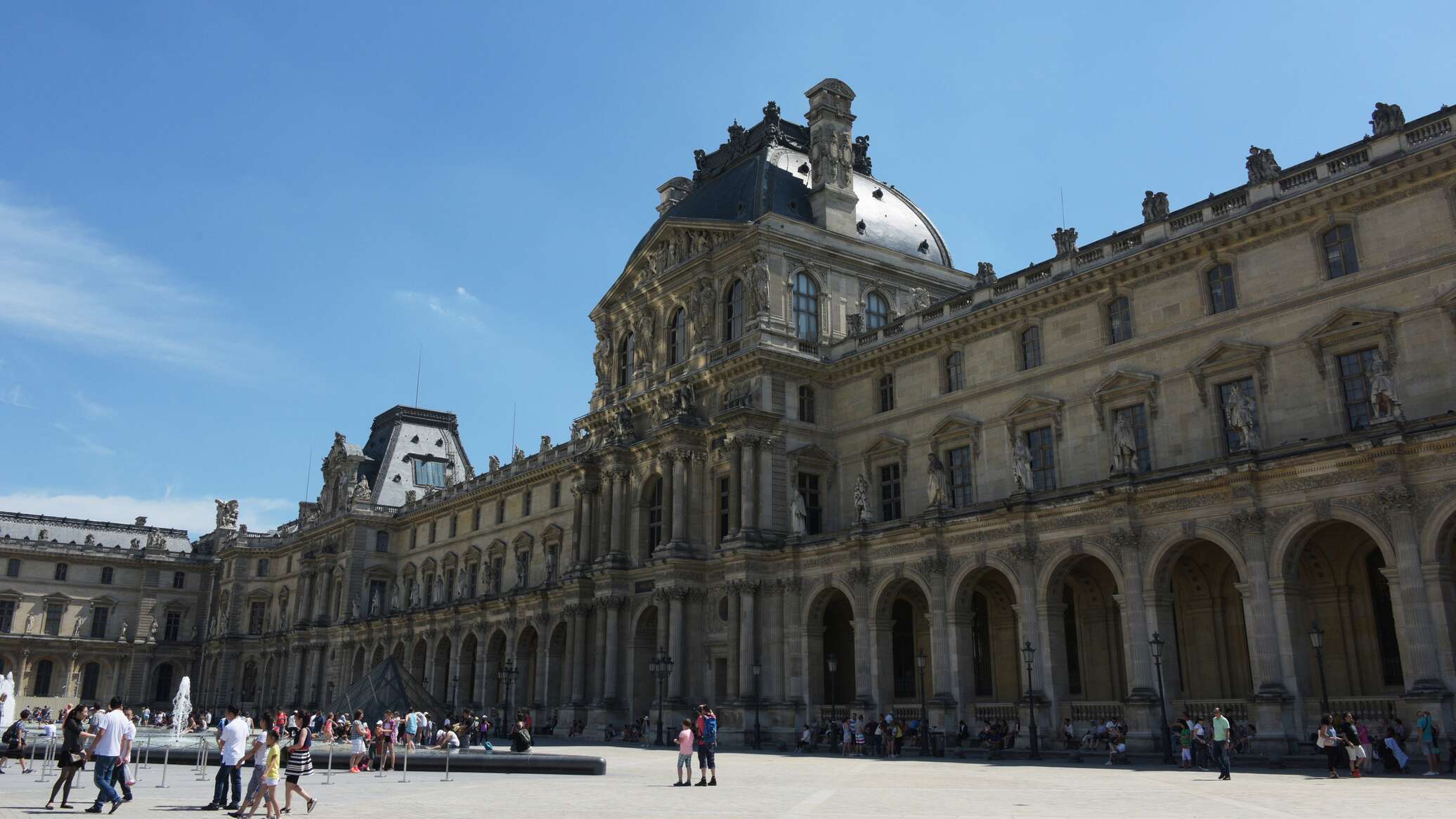 Сама виновата: ограбление Лувра организовала Франция 