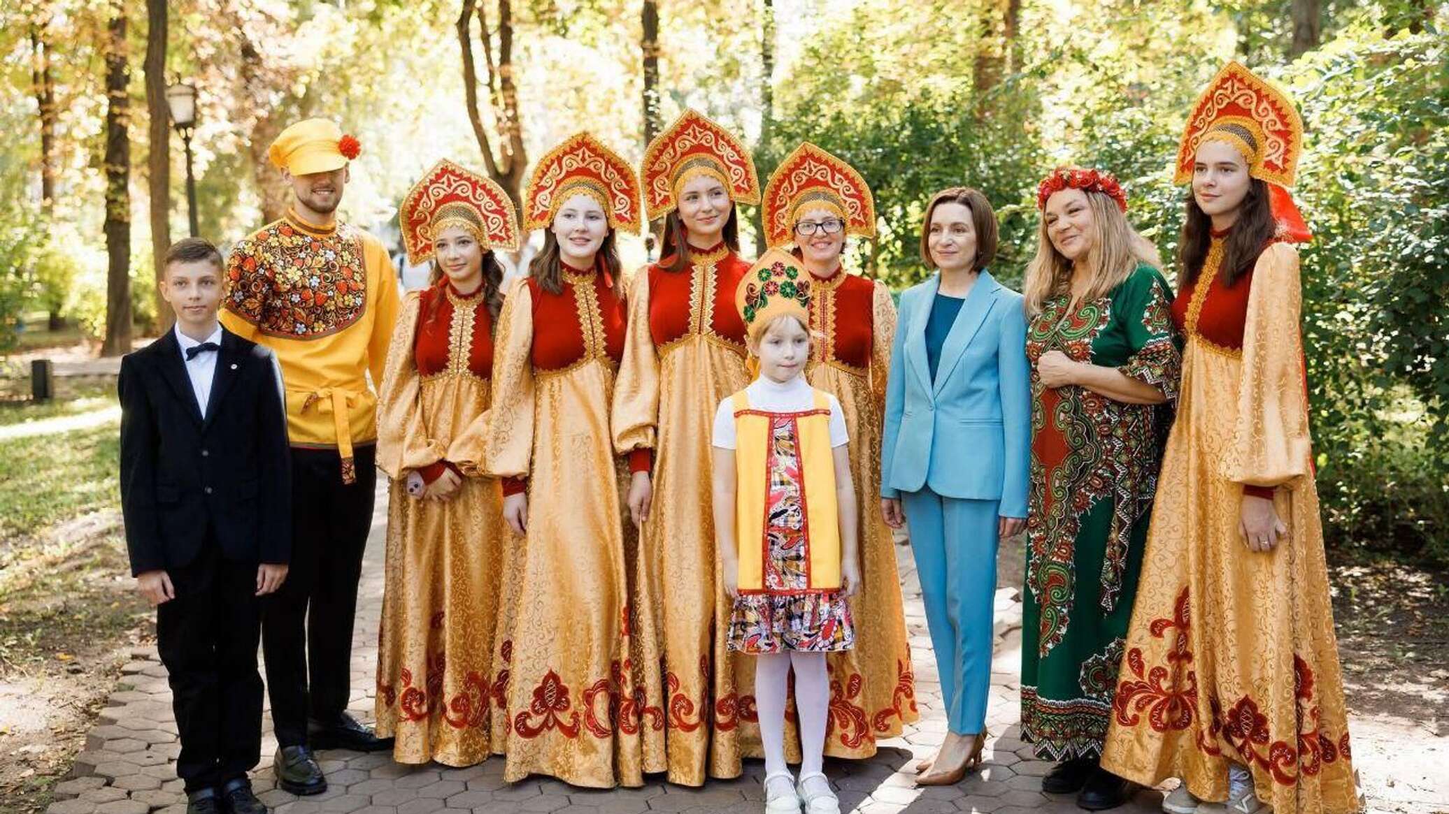 Новый кабмин закрывает в Кишиневе Русский дом  