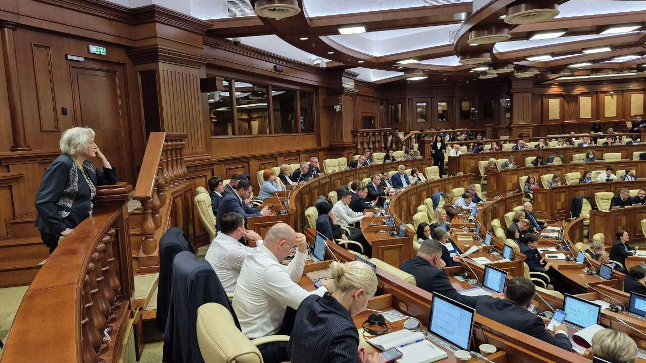 Правящее большинство в Молдове призналось в любви к русскому языку и закрыло "Русский дом"