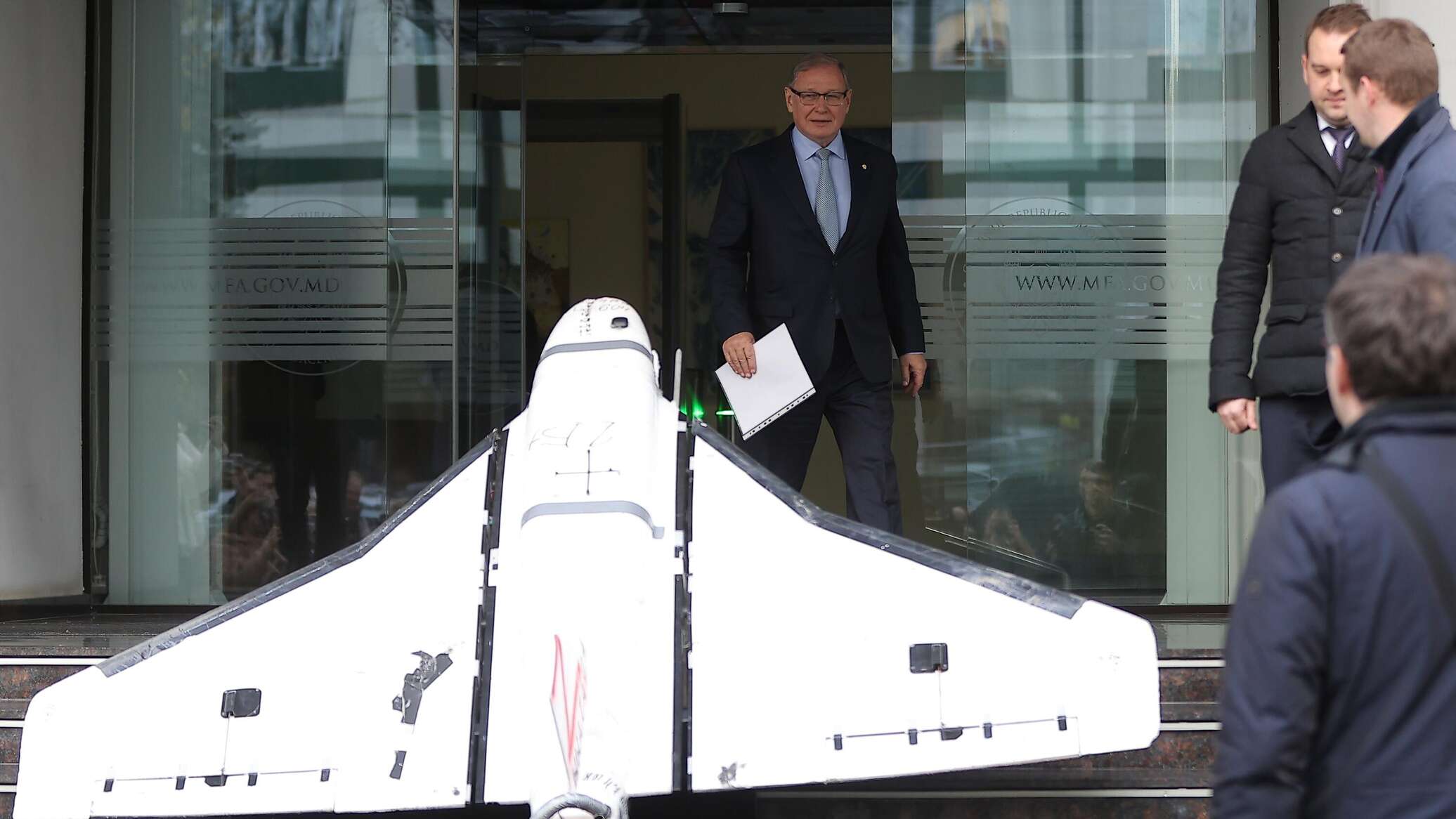 Посол РФ прокомментировал демарш МИД Молдовы с дроном на ступенях министерства 