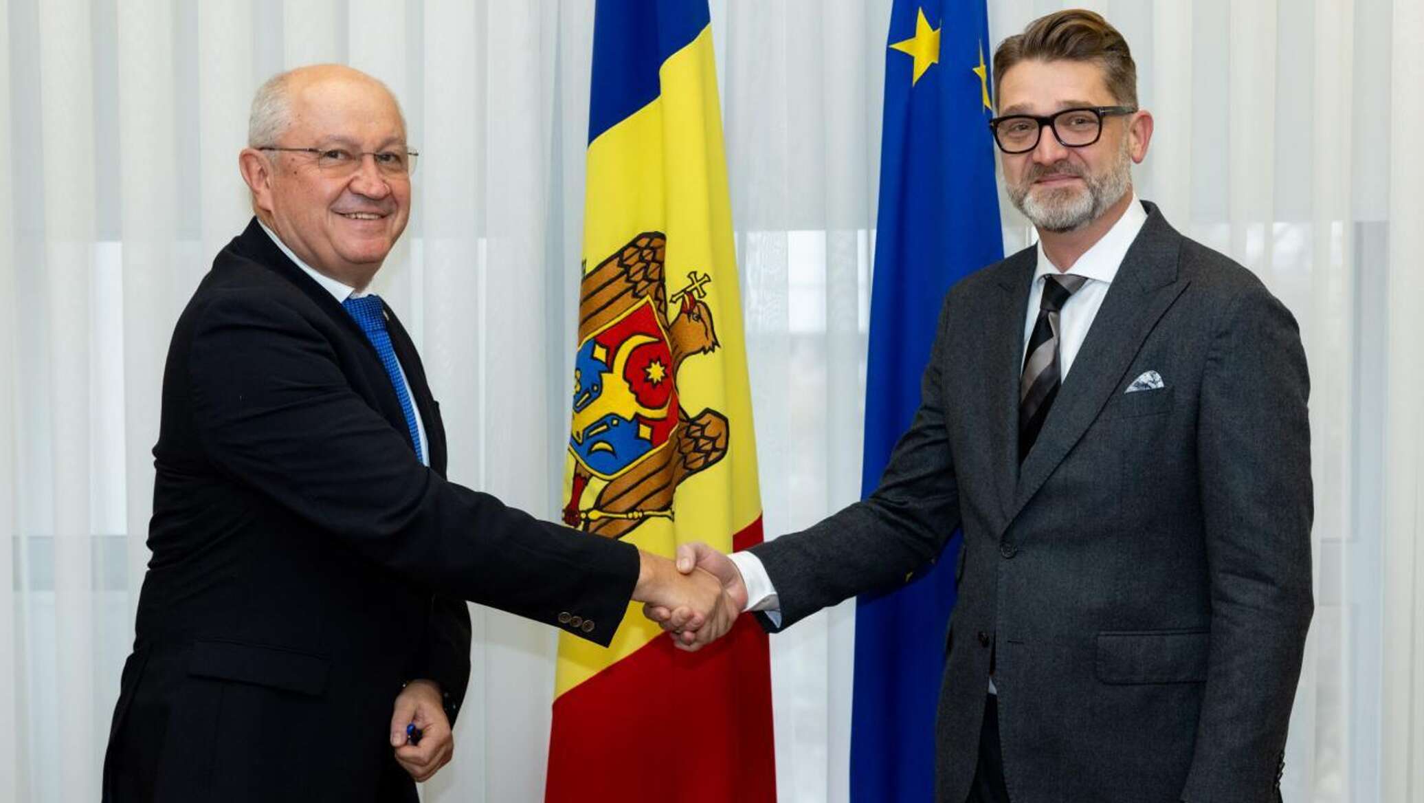 Премьер Молдовы Мунтяну пообещал послу Румынии "особое сотрудничество" 