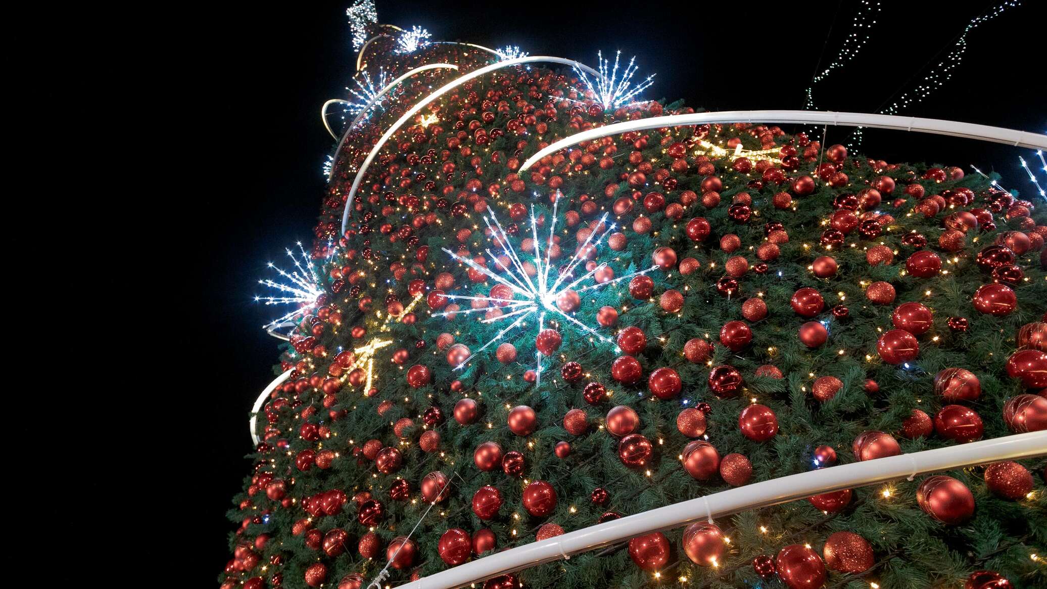 Школьники уходят на зимние каникулы 