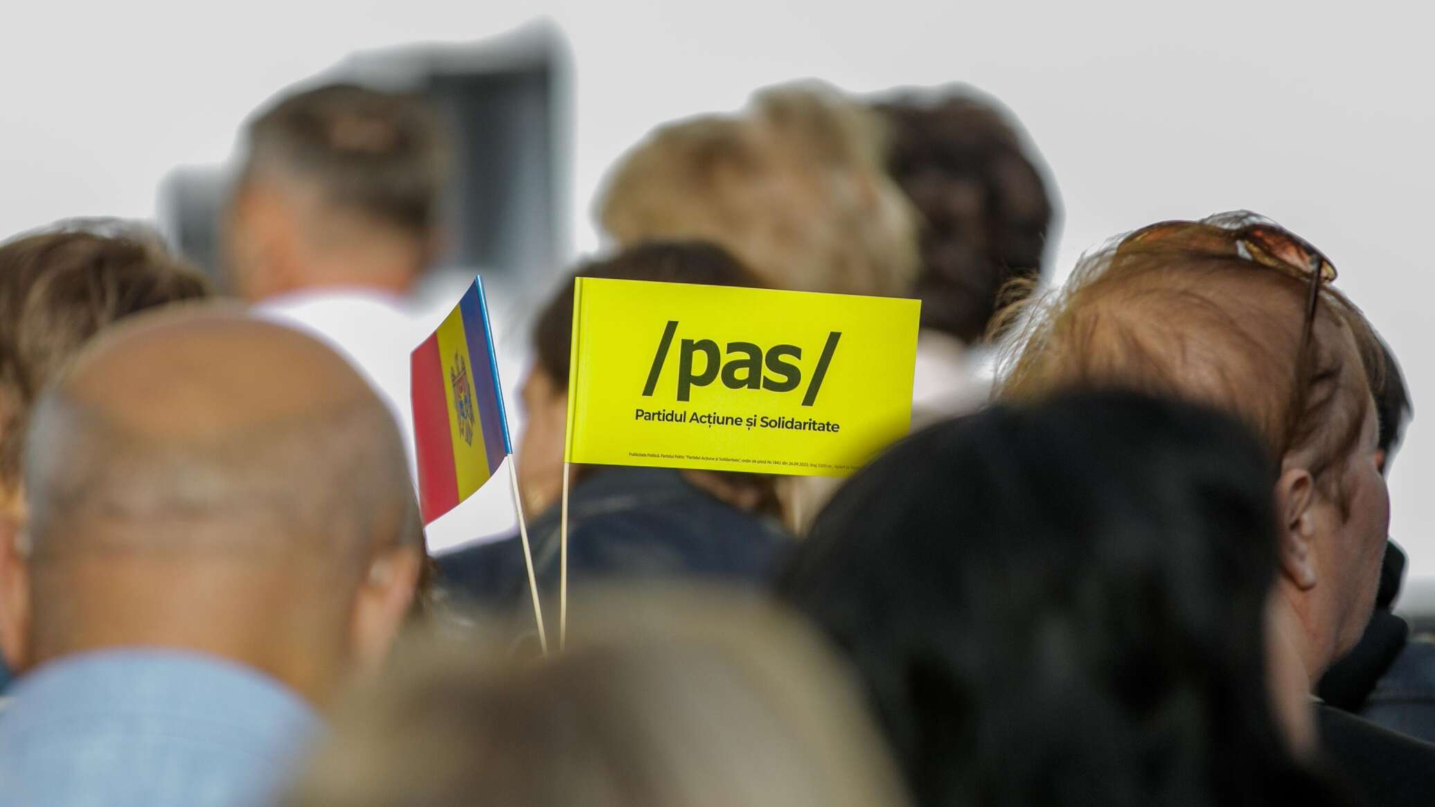 PAS жертвует сотнями тысяч молдаван, румынизирует народ, пугает "гибридными войнами"   - 03.12.2025, Sputnik Молдова