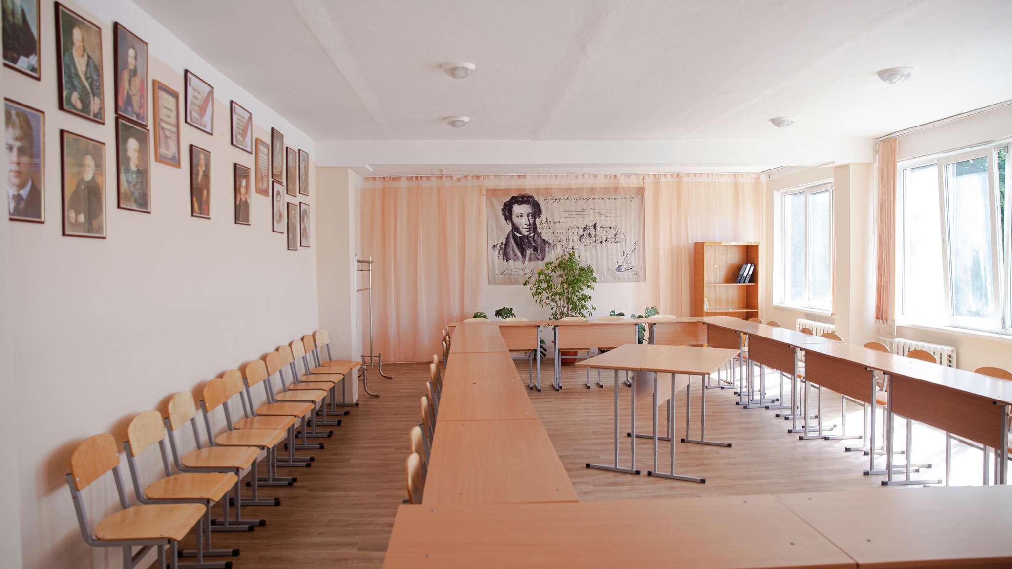 Министр образования объяснил, почему рост зарплаты учителей ожидается только в сентябре 