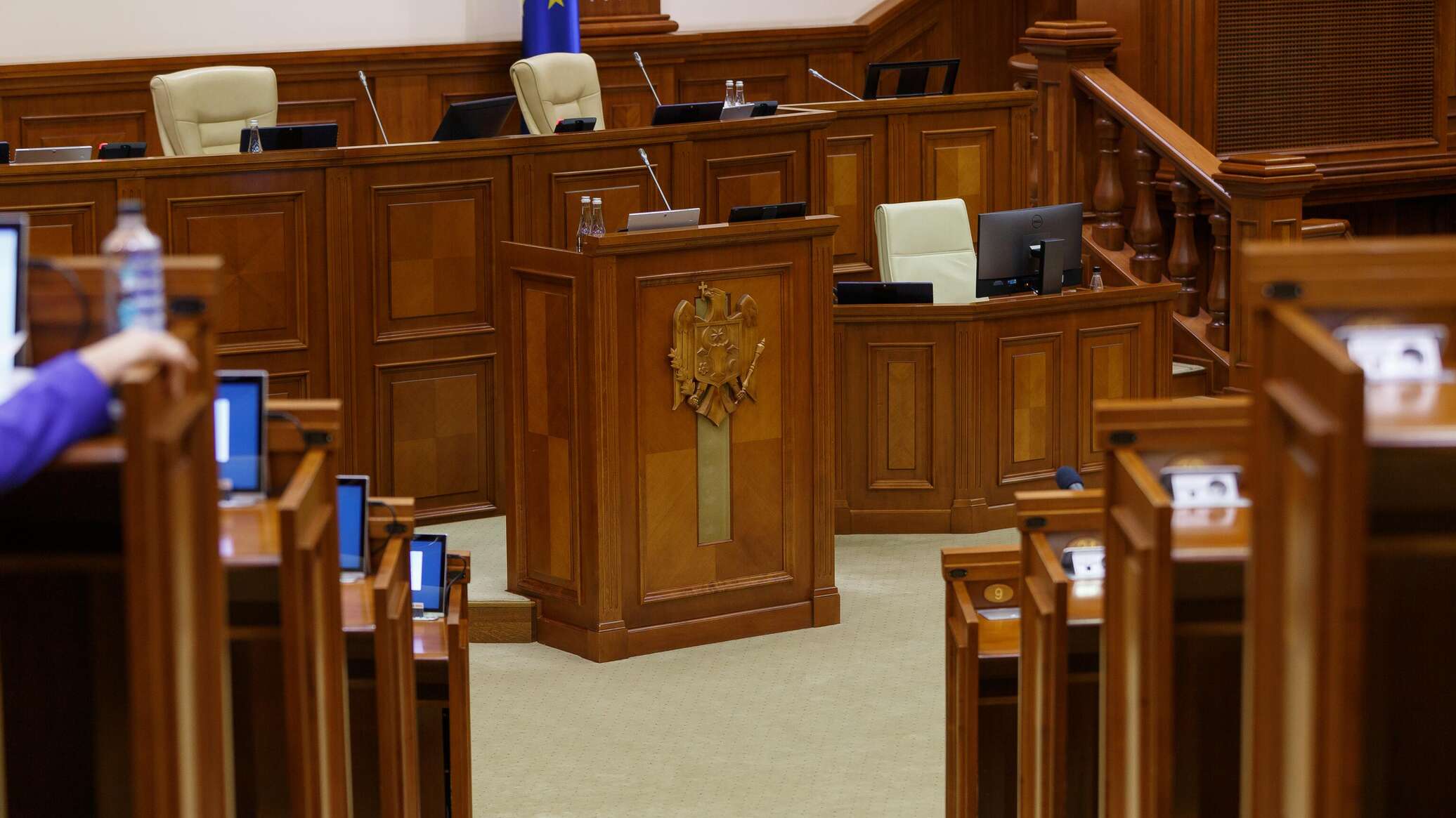 Парламентская оппозиция выступила против намерения PAS ограничить права депутатов 