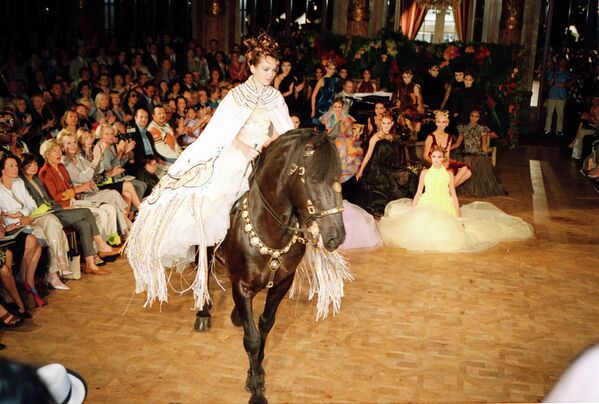 Копыта, гривы и глянец: символ 2026 года в моде и культуре &ndash; фото - 01.01.2026, Sputnik Молдова