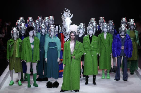 Копыта, гривы и глянец: символ 2026 года в моде и культуре &ndash; фото - 01.01.2026, Sputnik Молдова