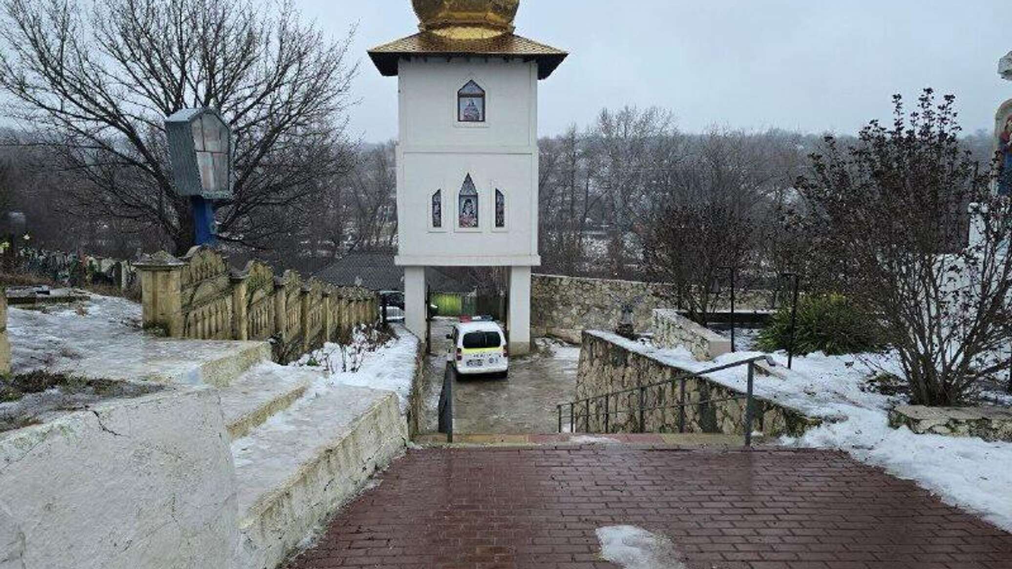 Представитель митрополии Молдовы и мэр села Деренеу задержаны после столкновений