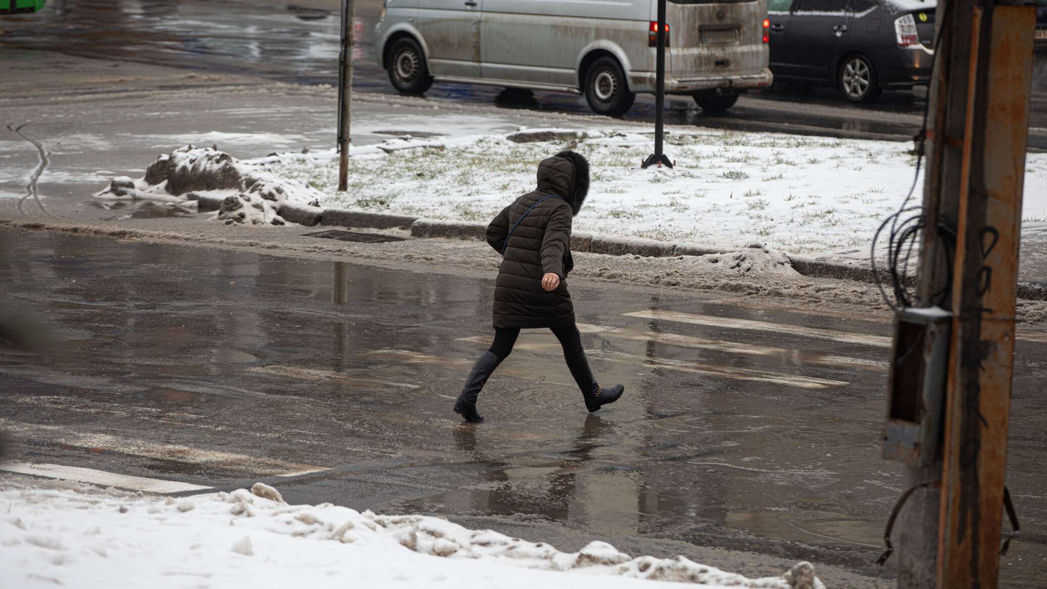 Вновь непогода в Молдове: отключения света, дети учатся удаленно, на улицах 