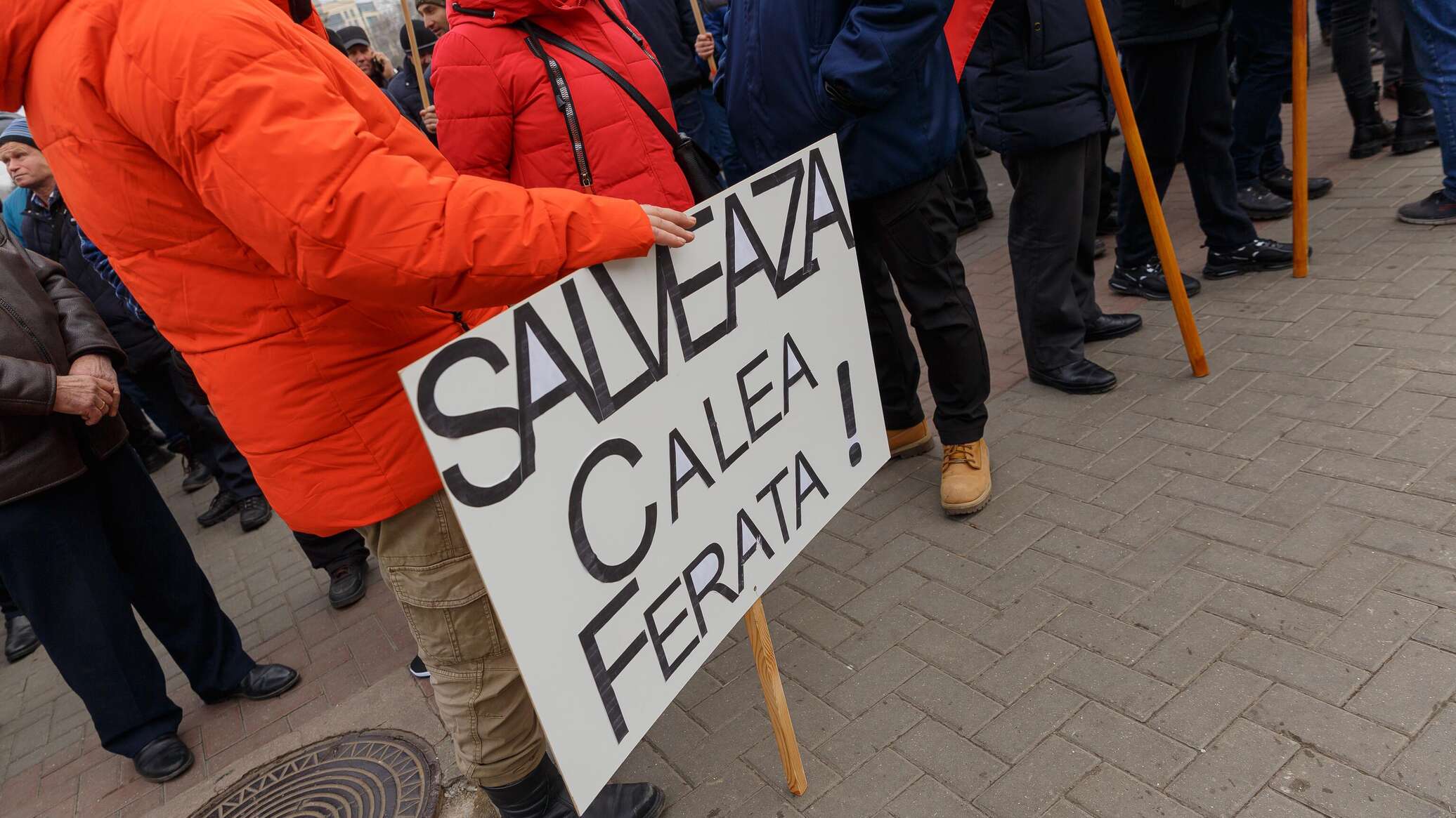 Часть сотрудников ЖДМ будет находиться в "техническом отпуске" весь апрель