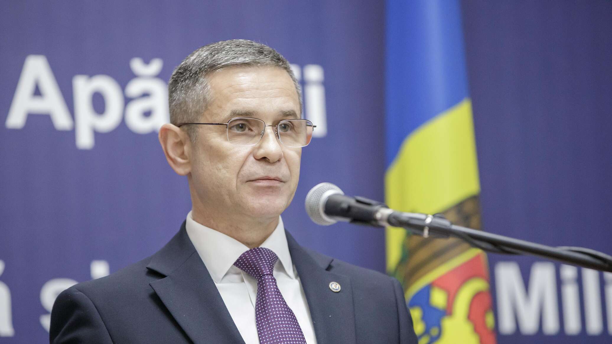 Вотум недоверия министру обороны Молдовы провалился  