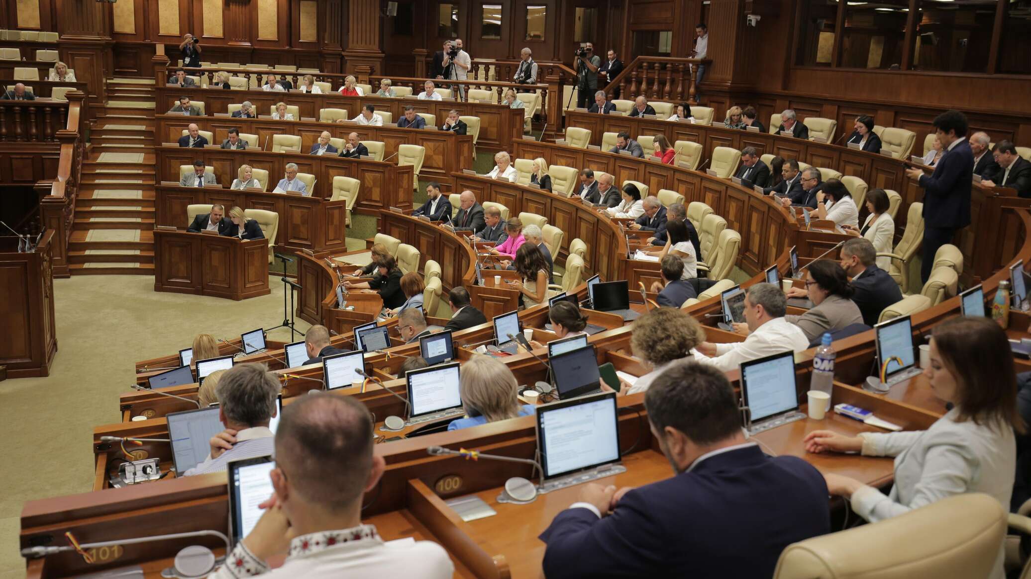 Opoziția parlamentară a Moldovei a propus reducerea numărului de deputați de la 101 la 61 