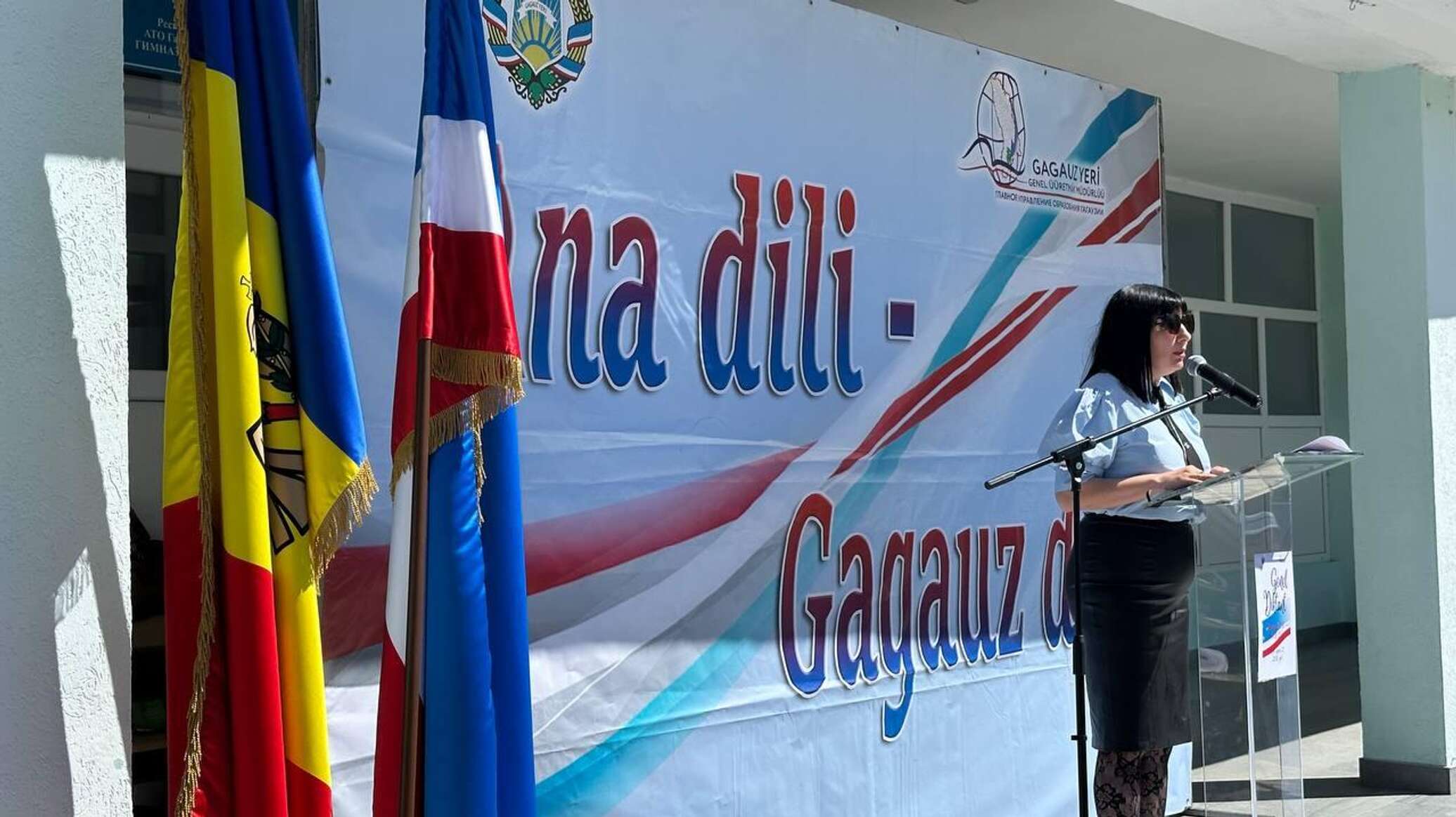 В День гагаузской письменности сотни людей пишут традиционный диктант 