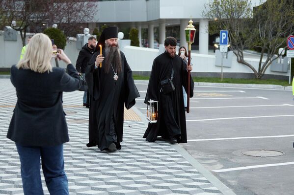 Частичка Благодатного огня прибыла в Молдову из Иерусалима - 11.04.2026, Sputnik Молдова