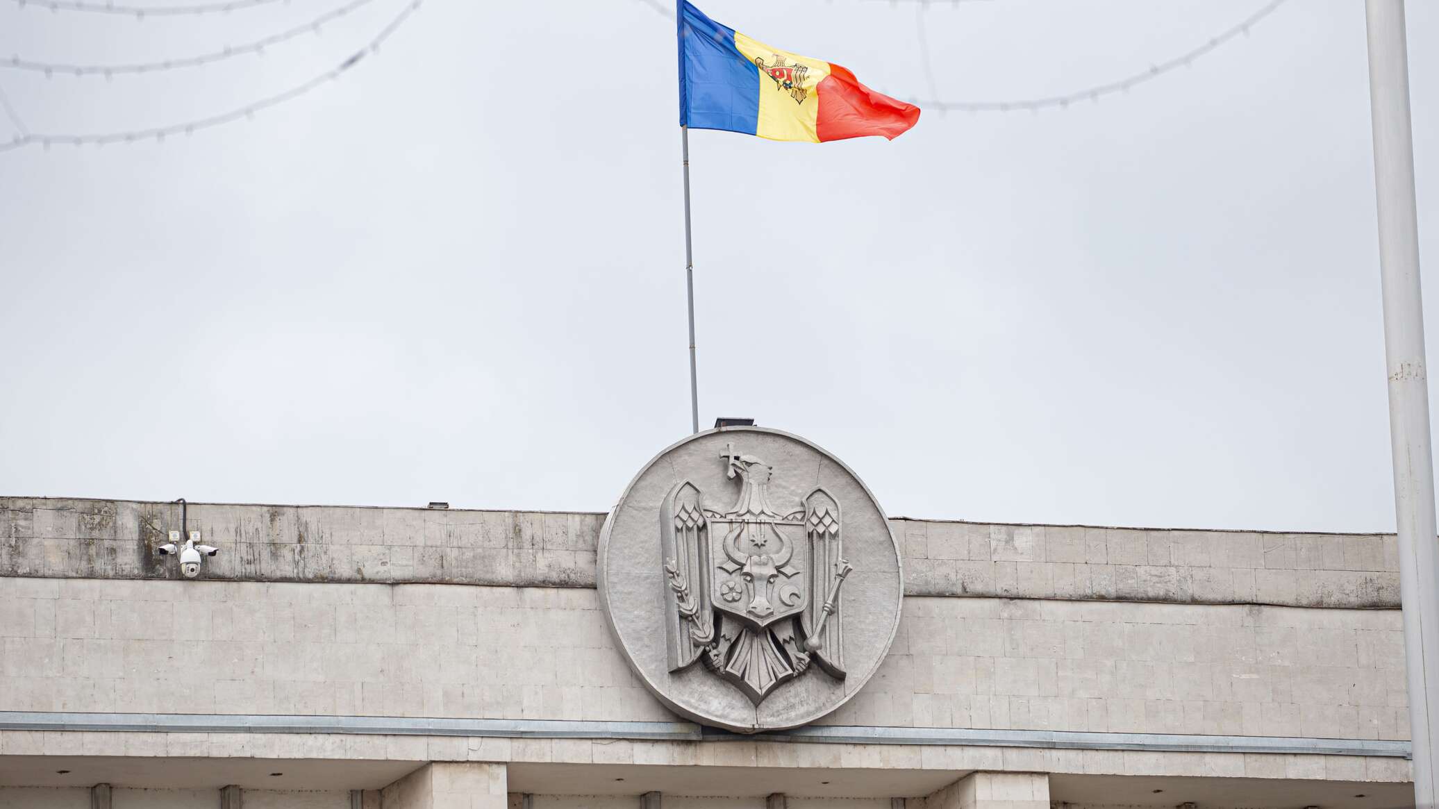 Guvernul ridică starea de urgență și propune Parlamentului aplicarea regimului de alertă 
