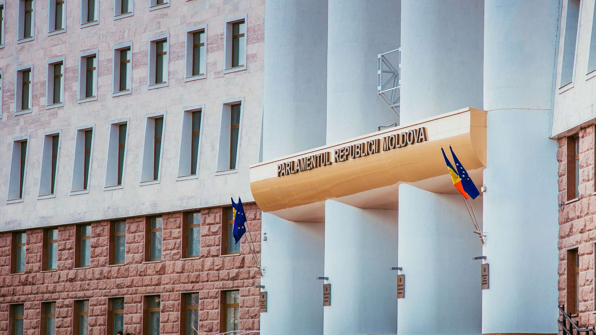 В парламенте Молдовы предложили сократить срок ЧП в энергетике 