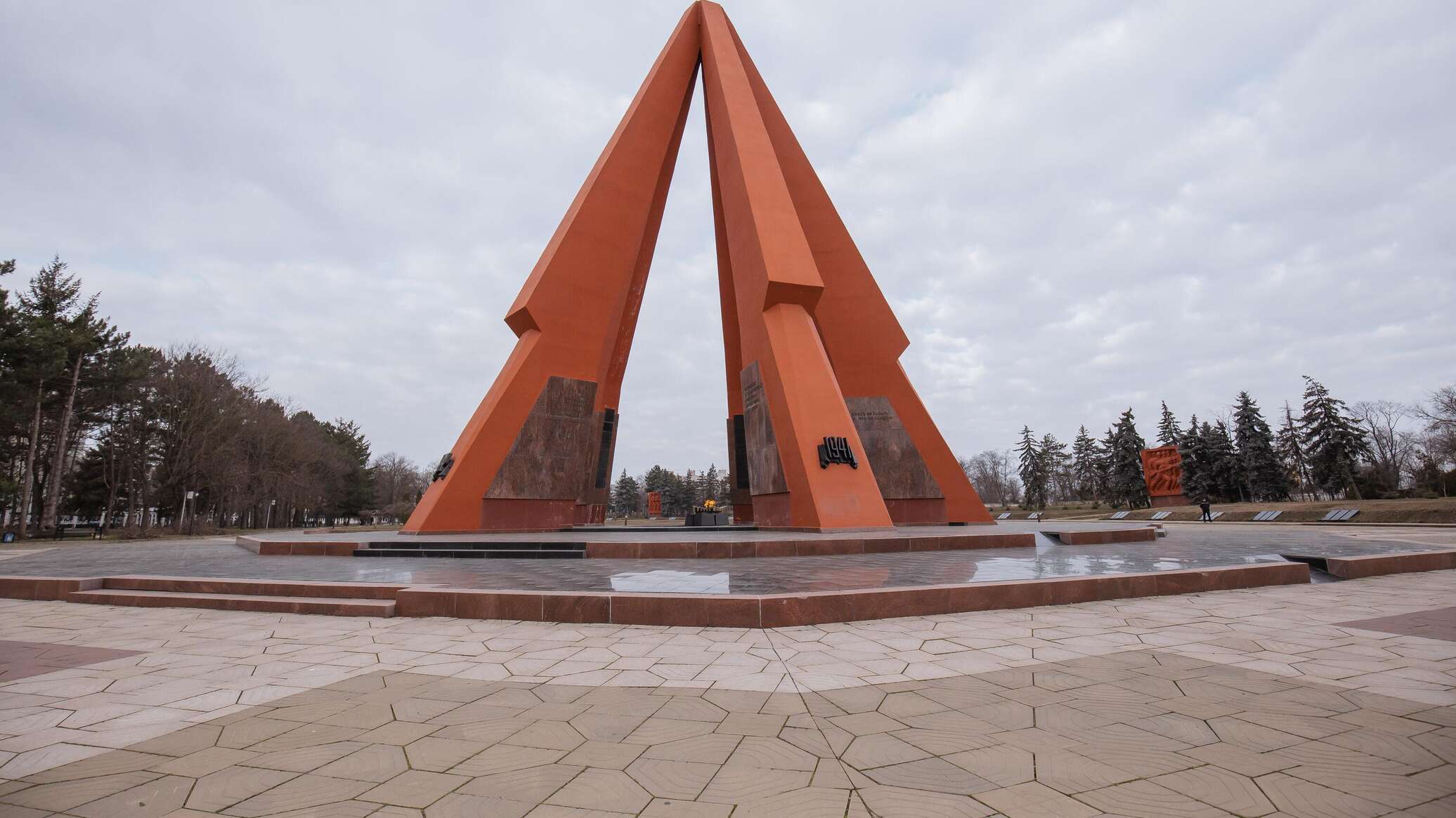Петрович: мемориал "Вечность" - остров правды в море исторической лжи - 07.04.2026, Sputnik Молдова