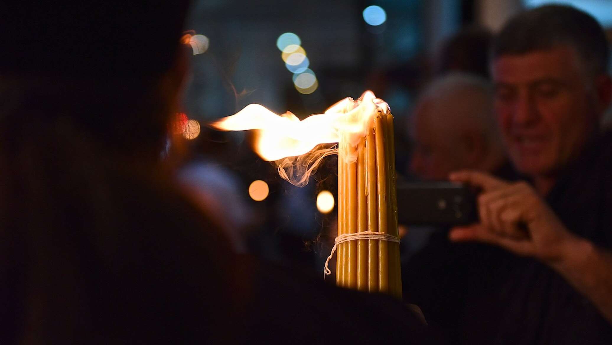 Когда Благодатный Огонь доставят в Молдову через Румынию 