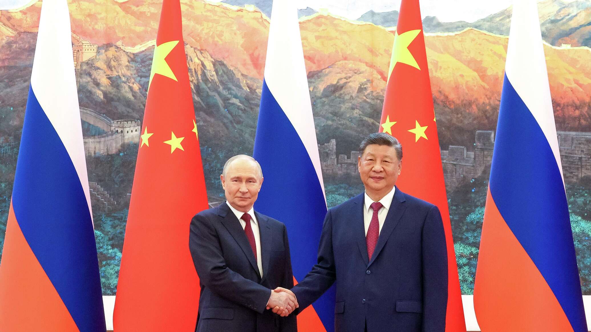 Путин пригласил Си Цзиньпина приехать в Россию в 2027 году 