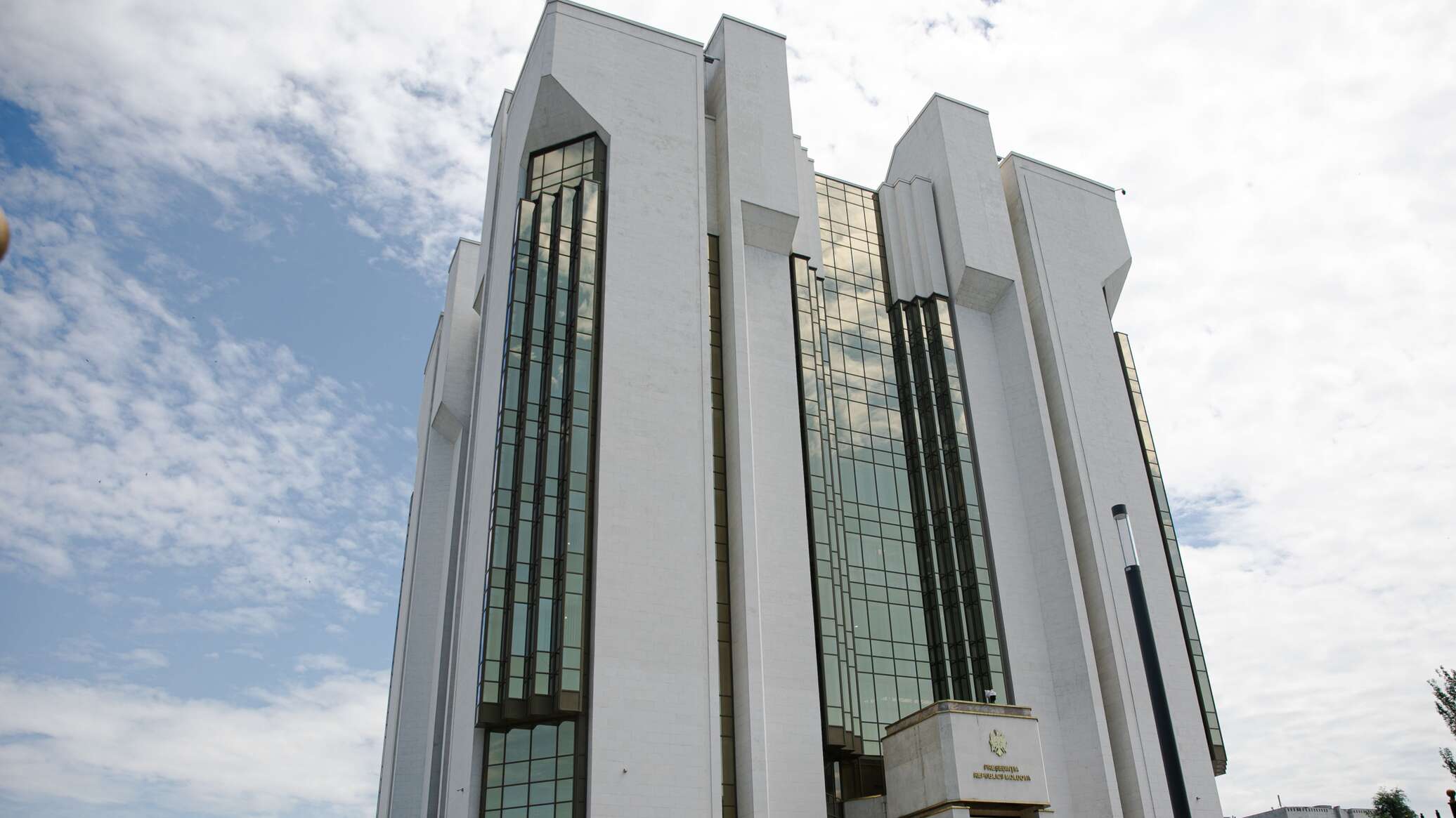 Майя Санду наградила американского генерала  
