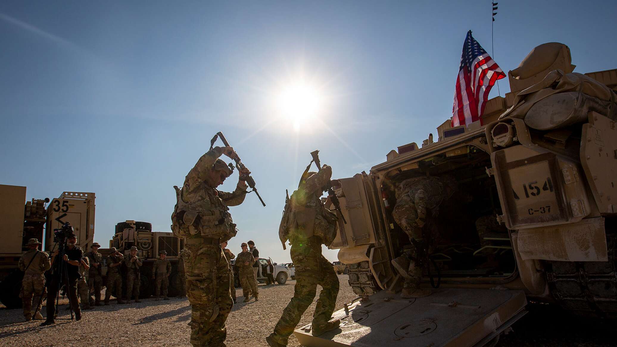Иранский конфликт: горят военные базы Израиля и США