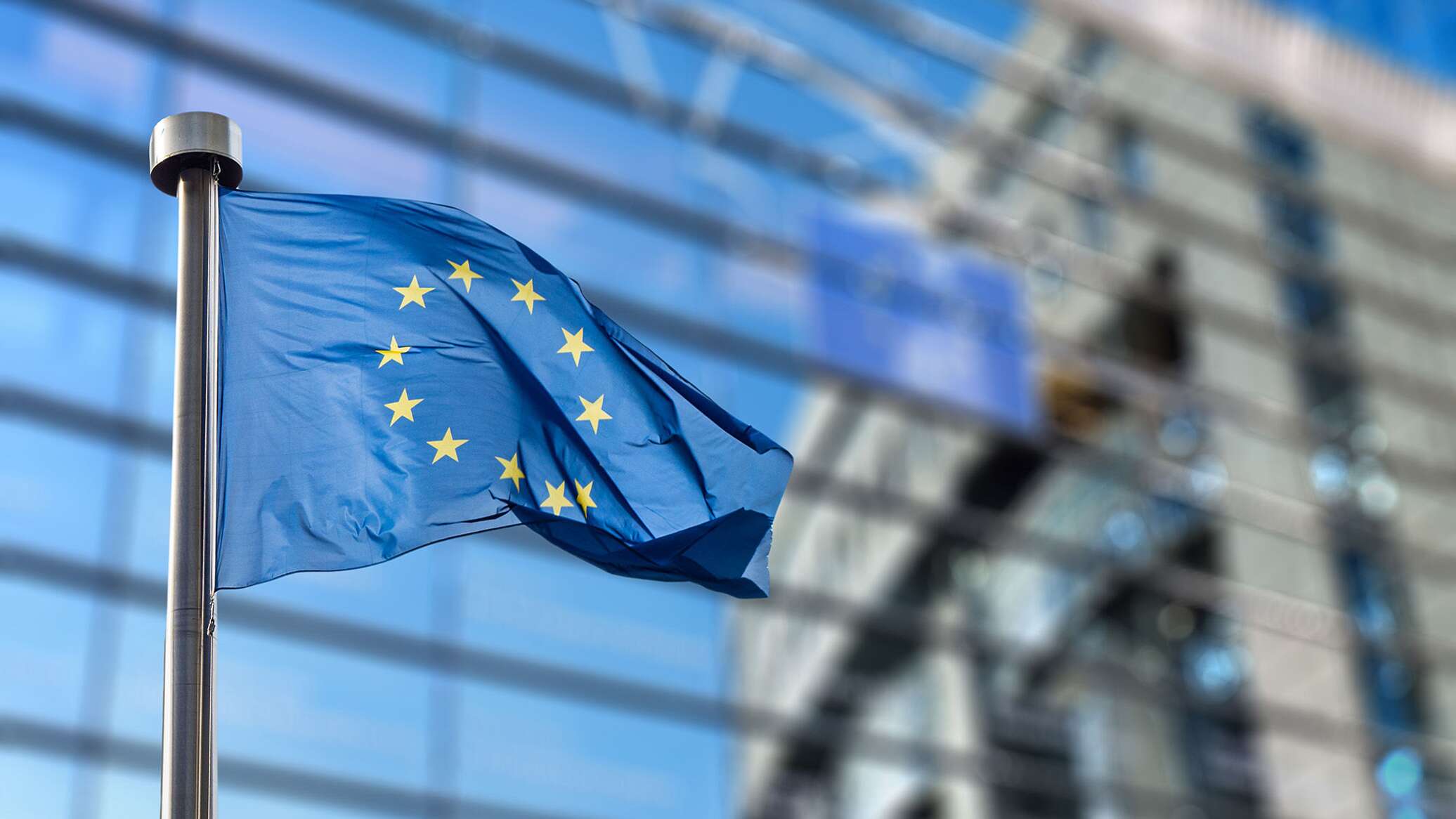 В Европарламенте одобрили начало переговоров о приеме Молдовы и Украины в ЕС  