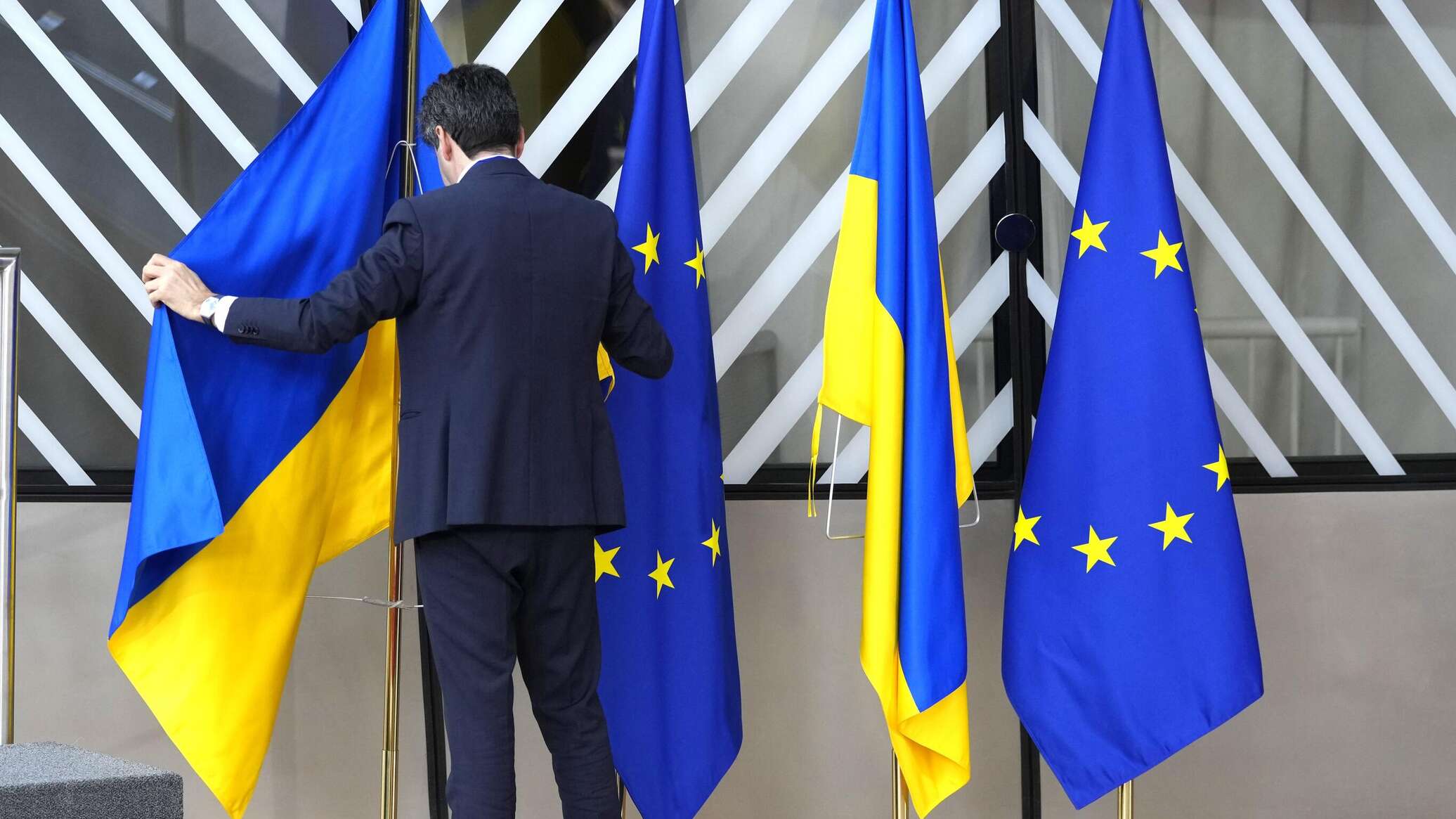 "Запутались в показаниях". Как Украина загнала ЕС в ловушку