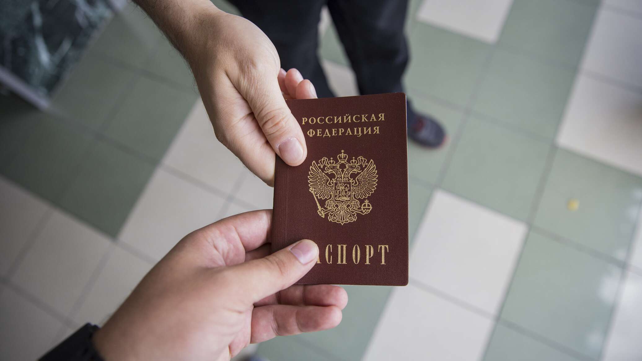 Более 35 тысяч человек записались на подачу документов для получения гражданства РФ