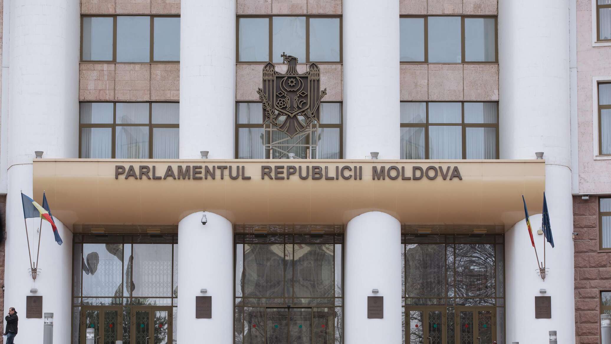 Парламент Молдовы создал комиссию по борьбе с мошенничеством 
