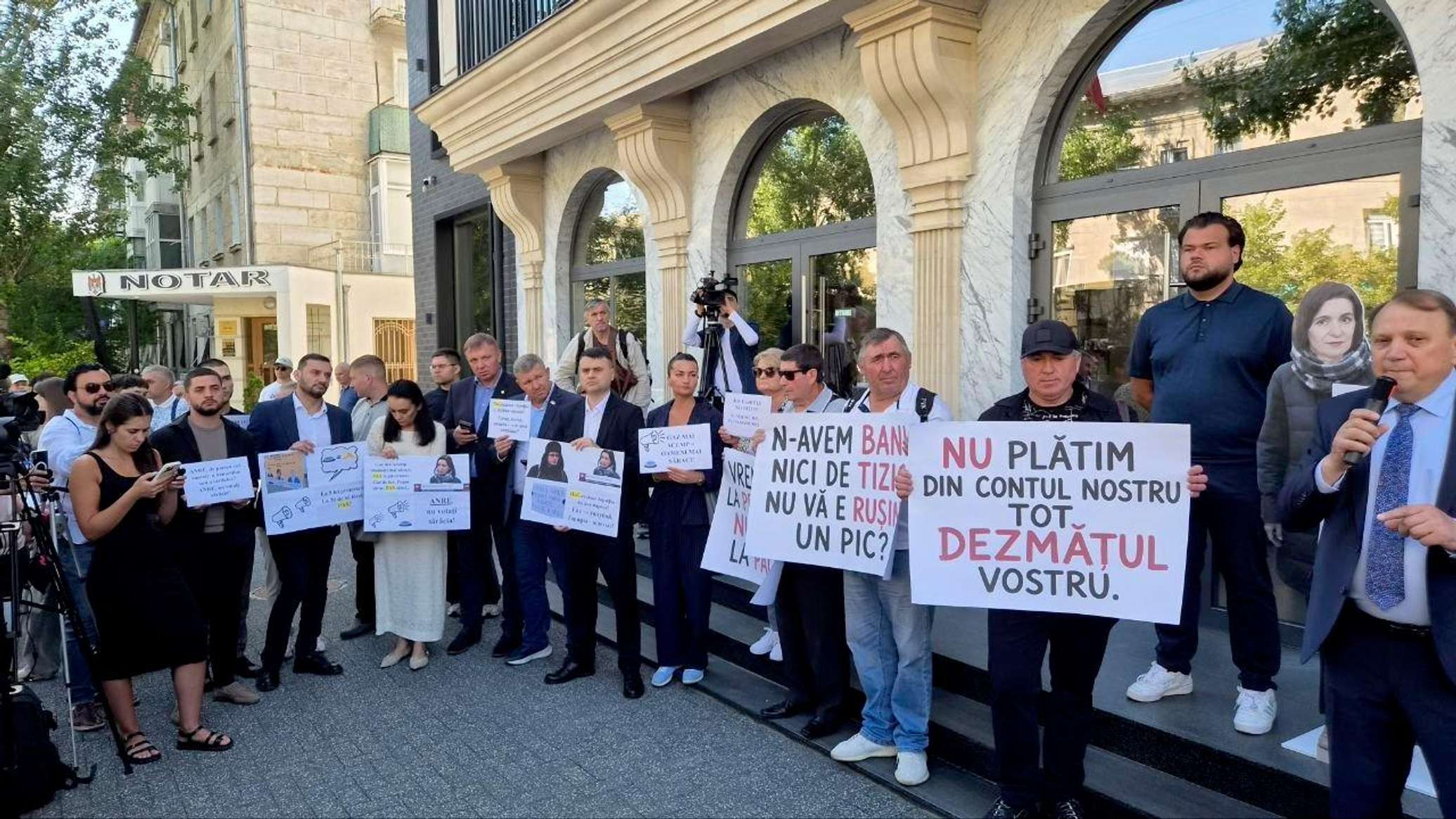 Оппозиция провела протест у здания НАРЭ против повышения тарифов на газ 