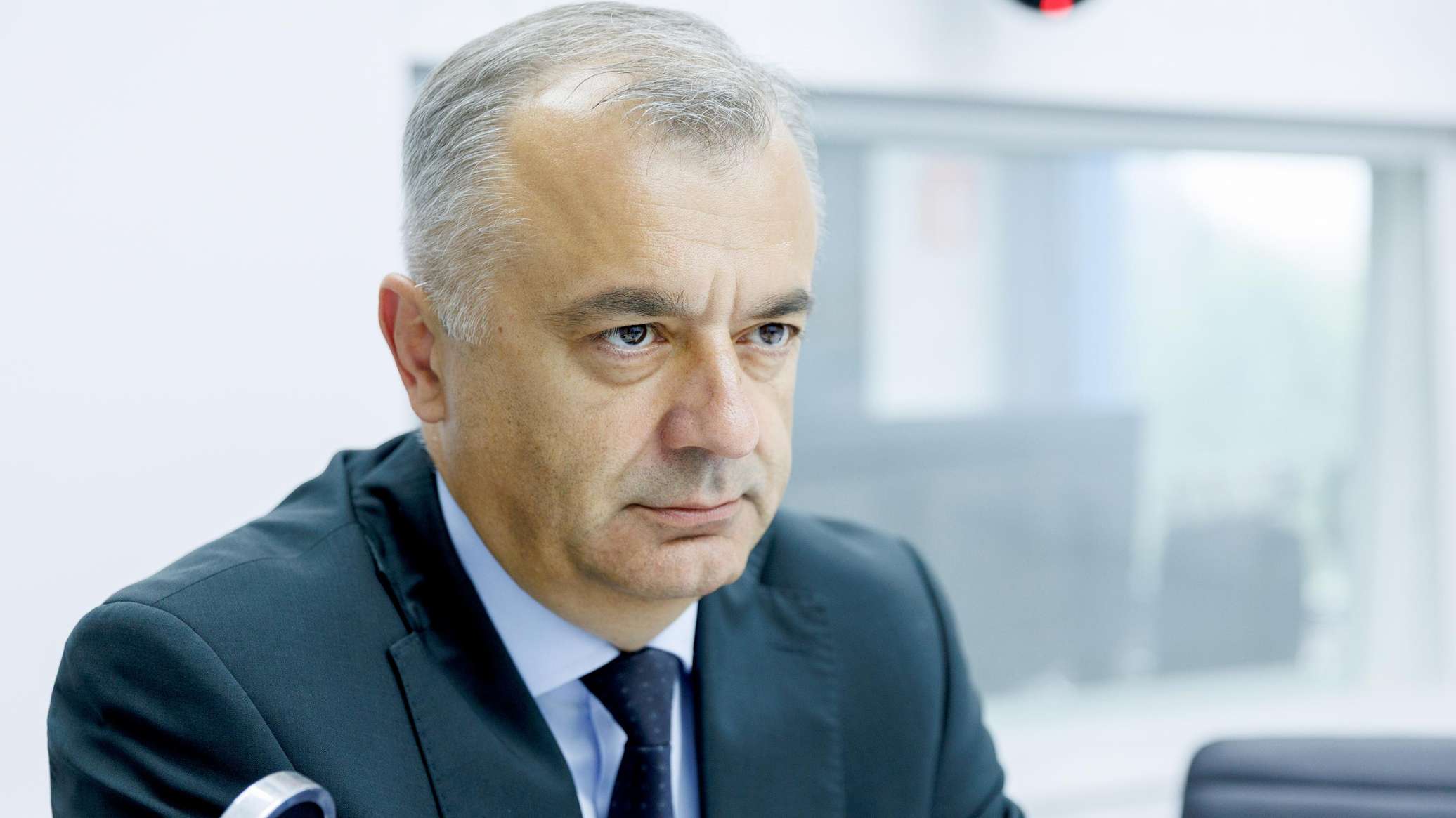 Opoziția inițiază procedura de destituire a președintelui Moldovei