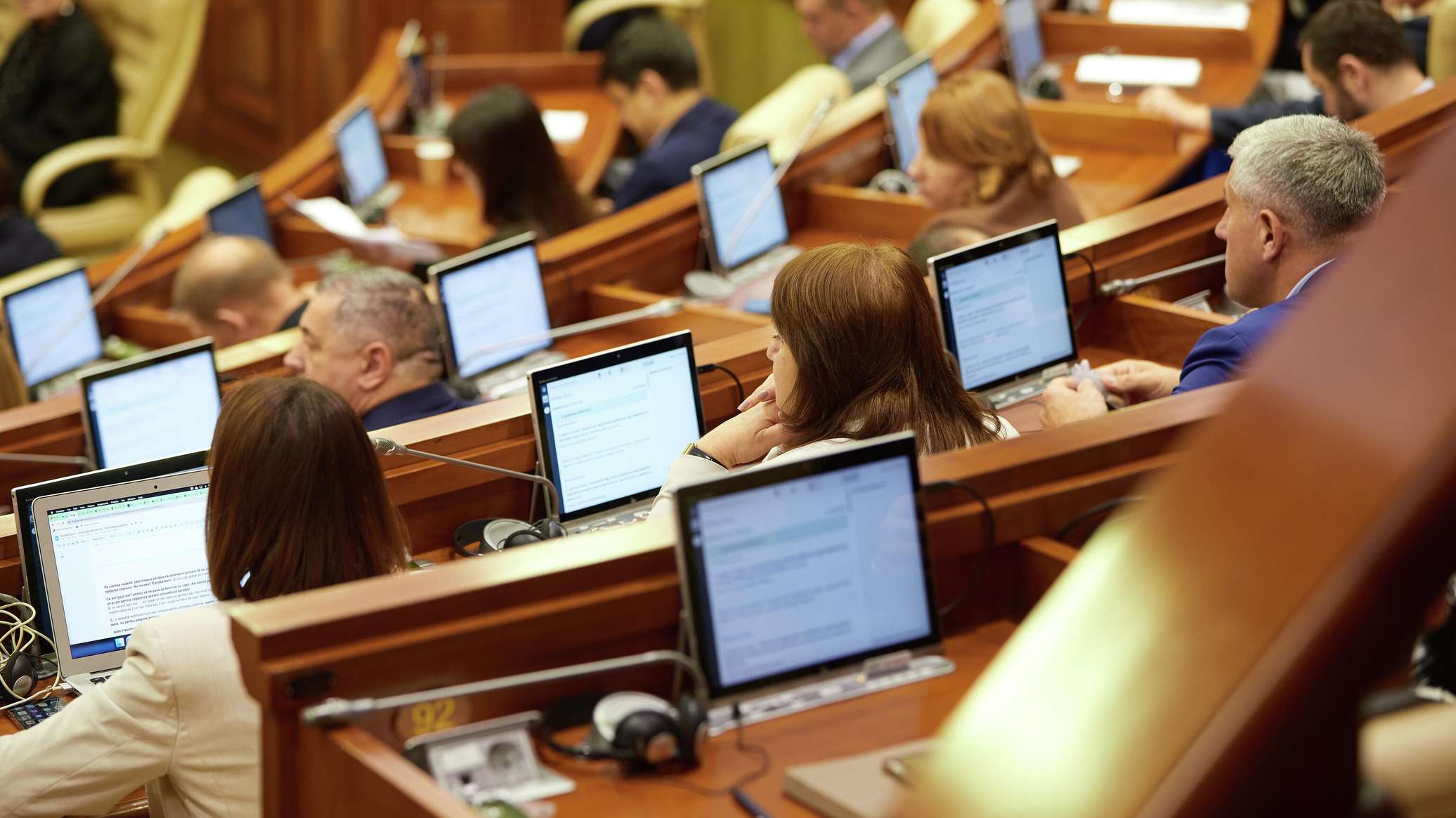 Парламент Молдовы соберется на внеочередную сессию 24 августа 